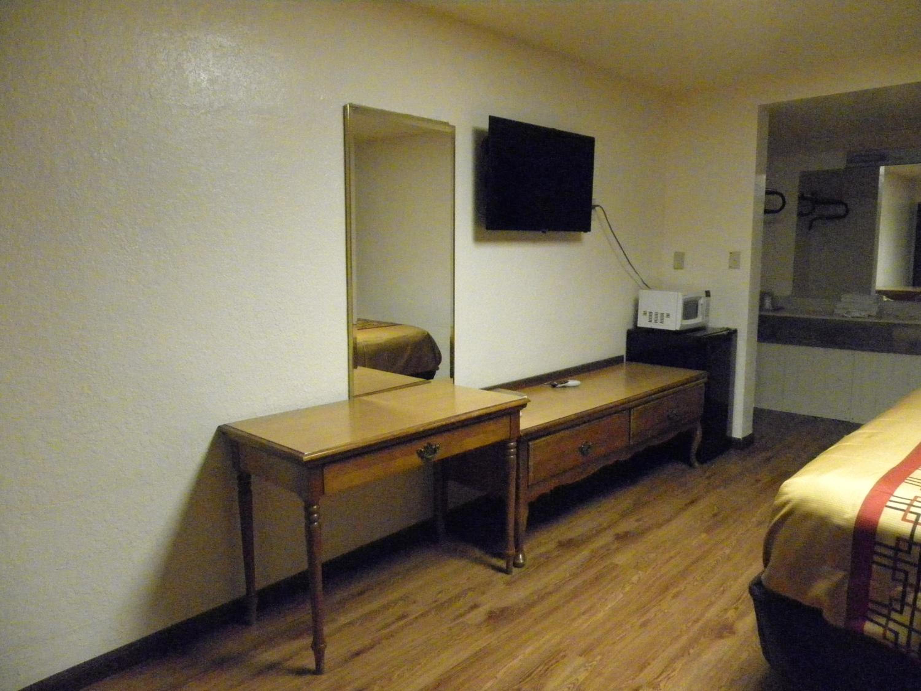 Standard King bed - Smoking - Photo 13