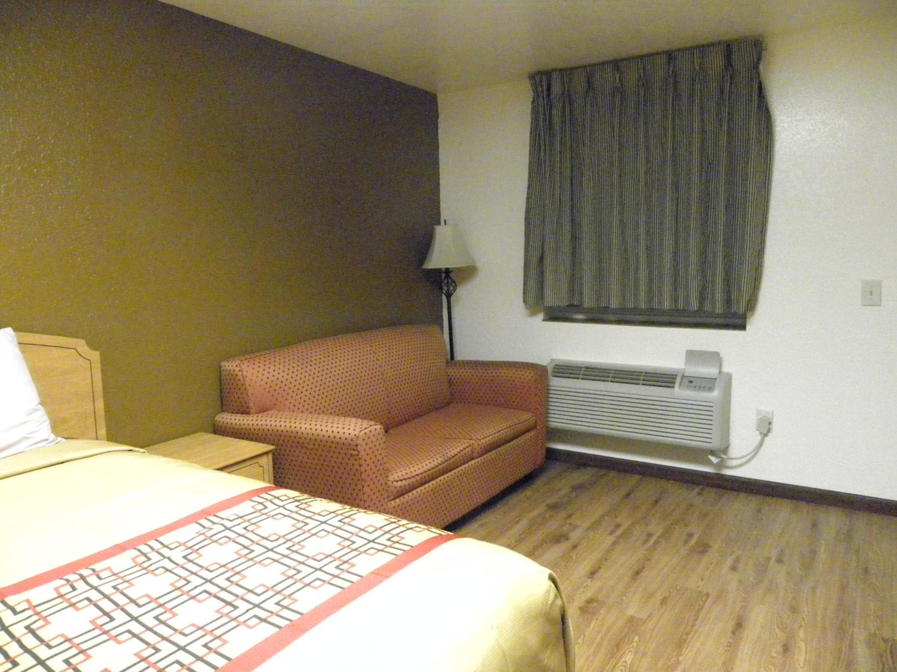Standard King bed - Smoking - Photo 15