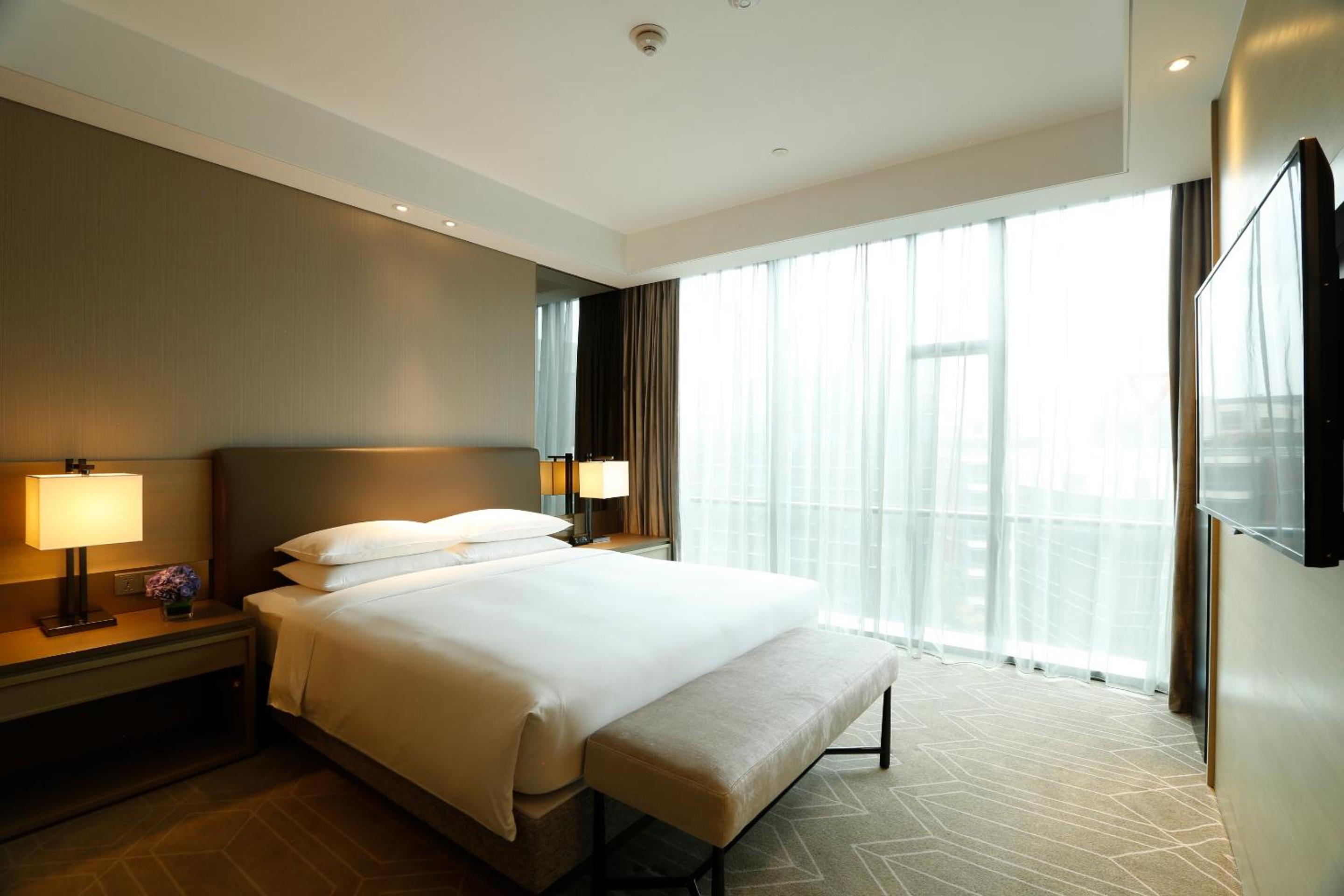 King Suite with Sofa Bed photo 3