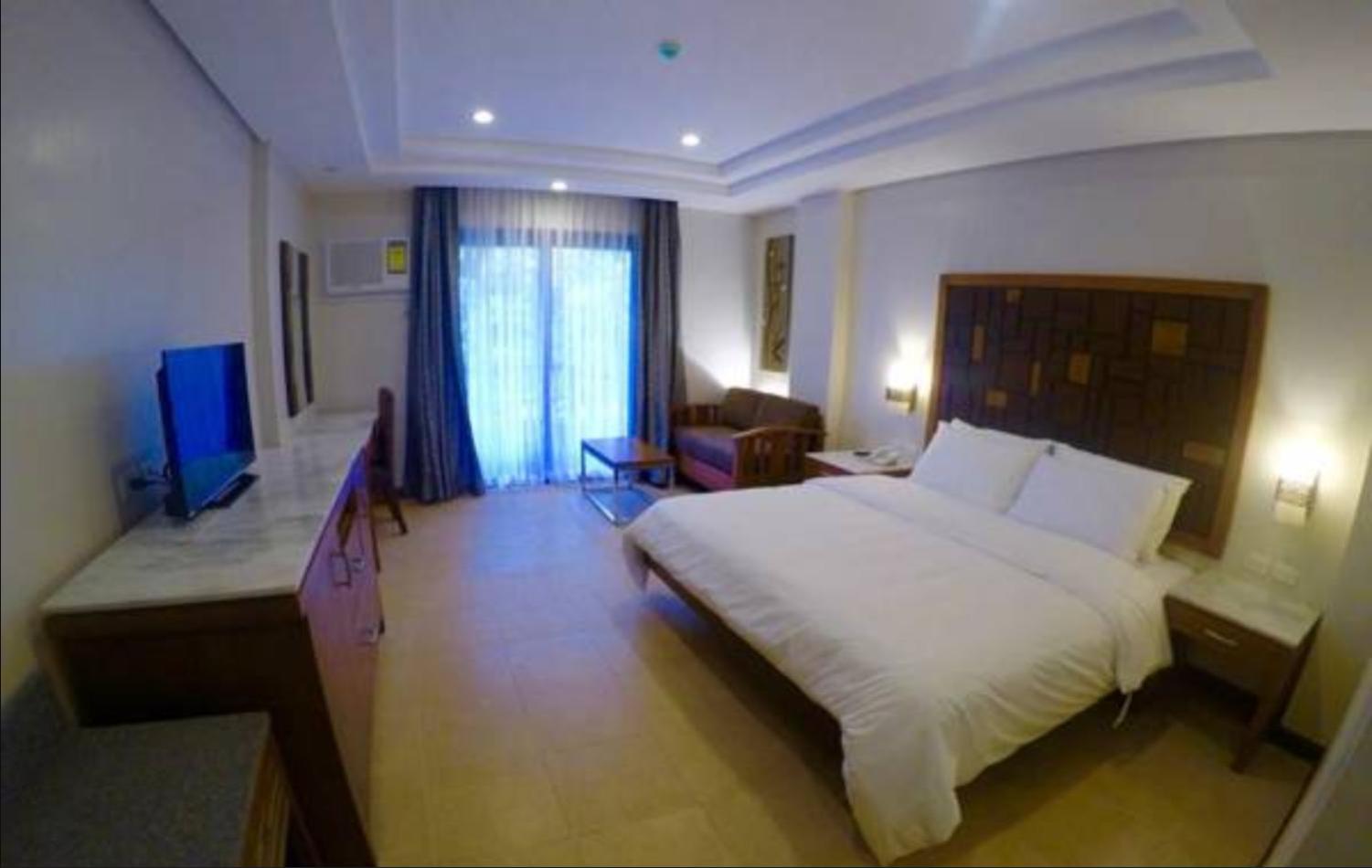 Deluxe King Room photo 2