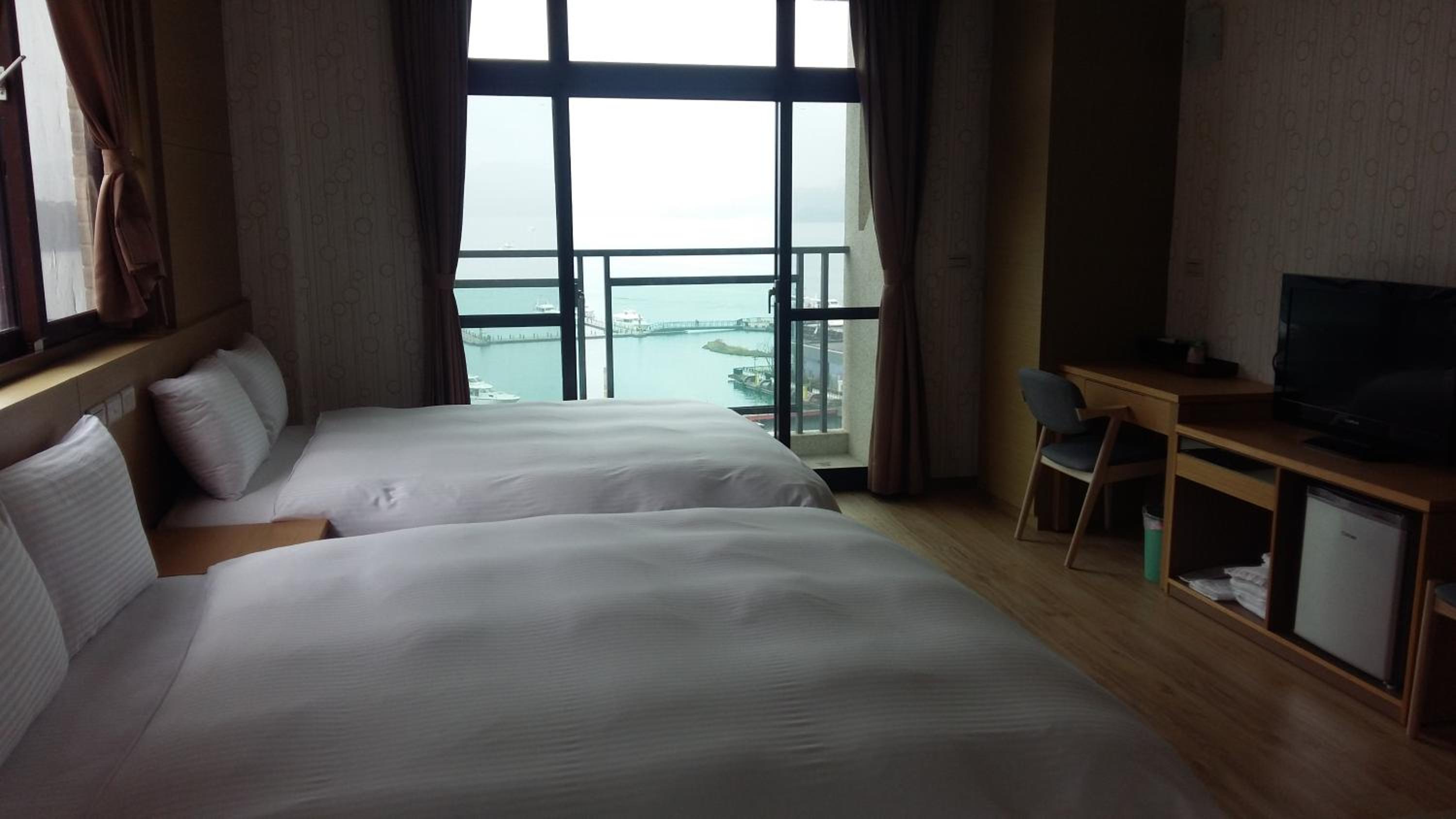 Quadruple Room with Lake View
