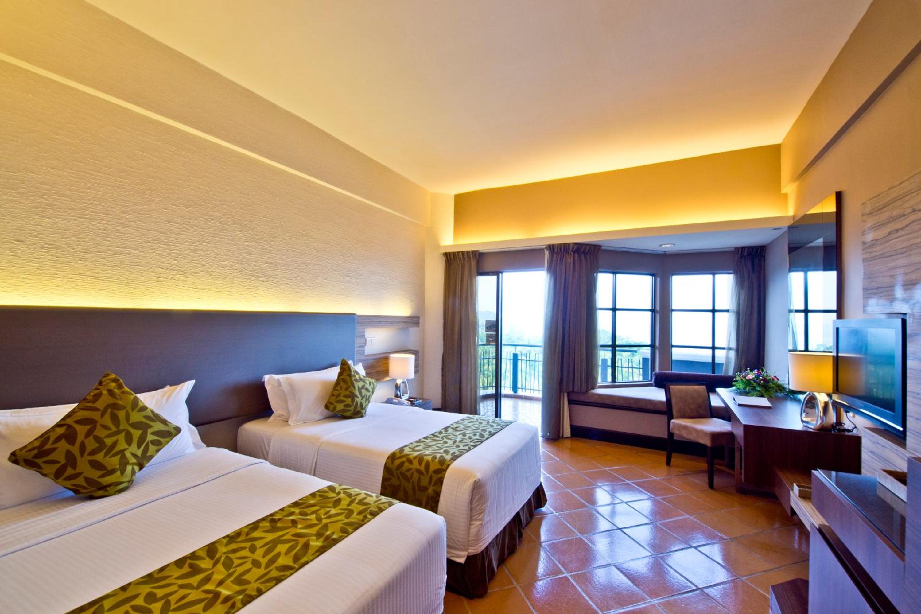 Deluxe Sea Front Twin Room - Photo 3