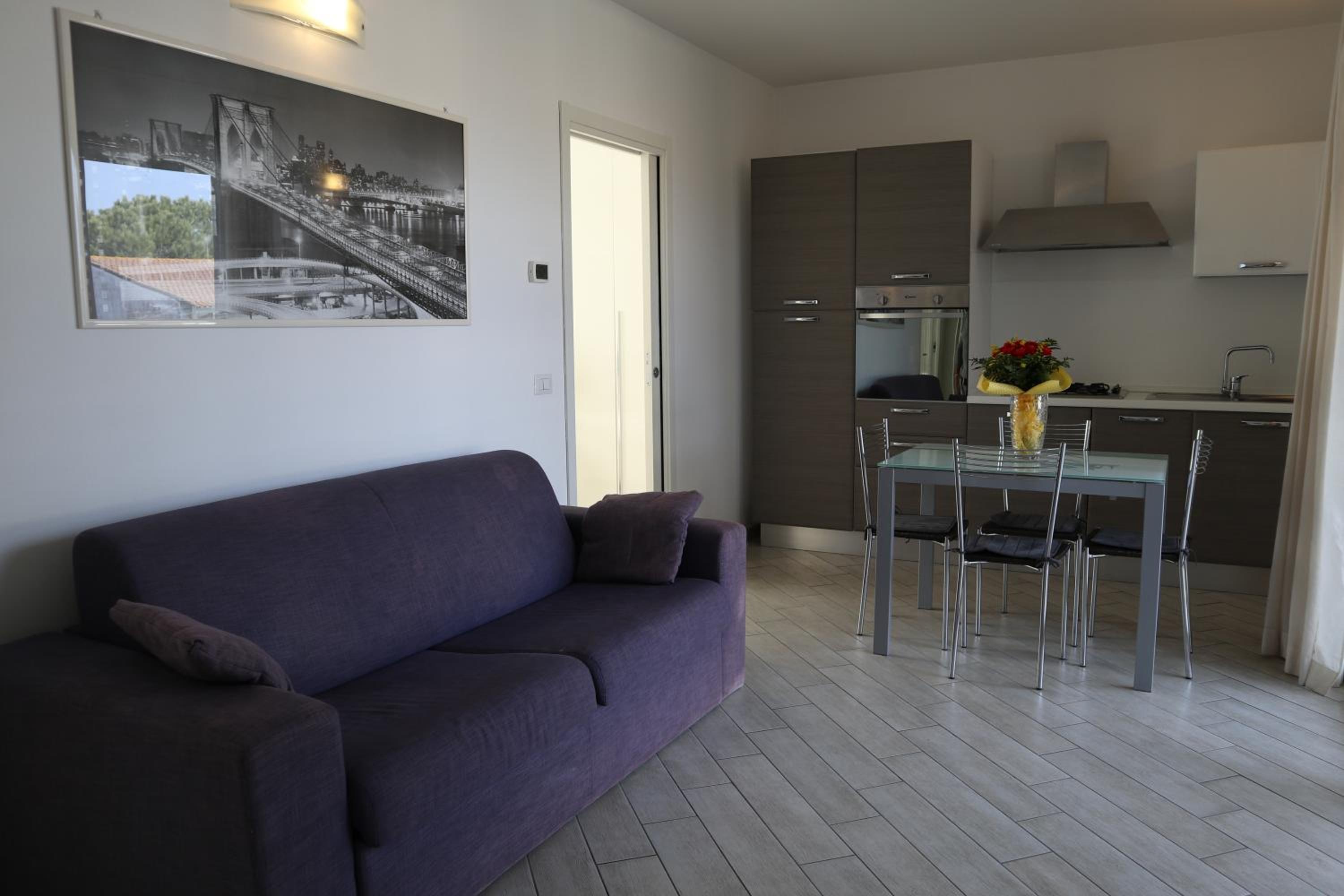 One-Bedroom Apartment - Photo 8
