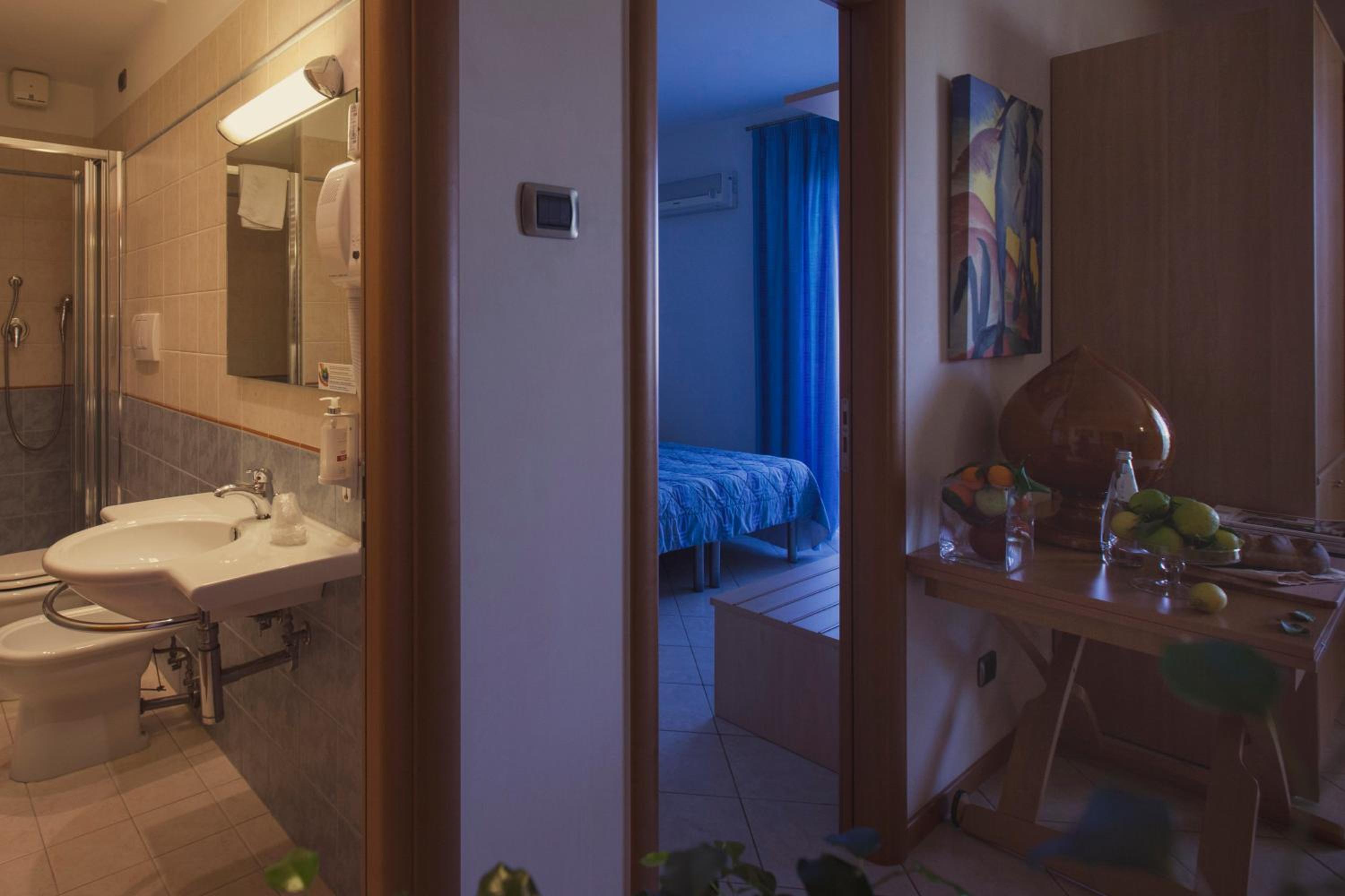 One-Bedroom Apartment (4 Adults) photo 3