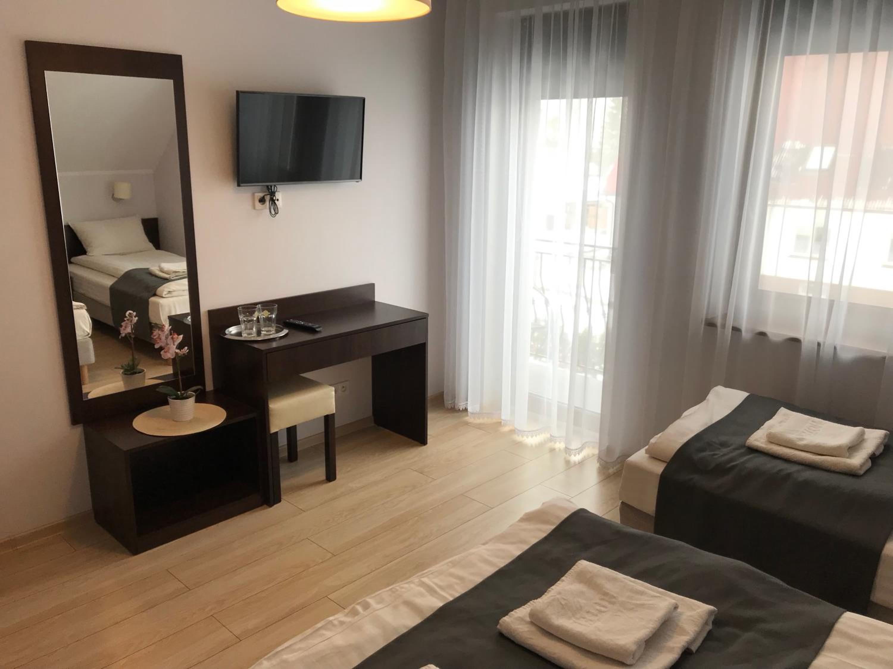 Triple Room with Balcony - Photo 6