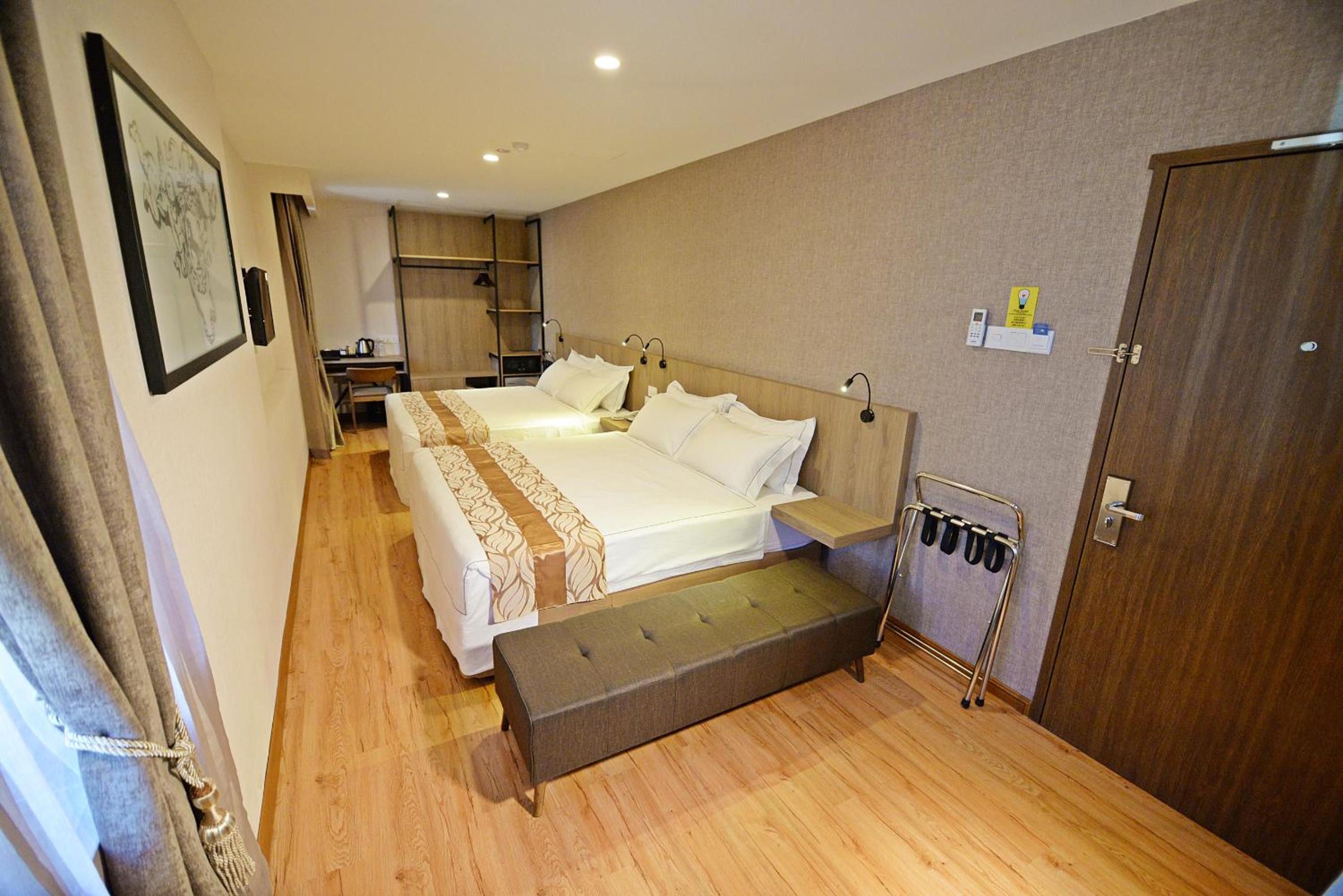 Superior Family Room - Photo 9