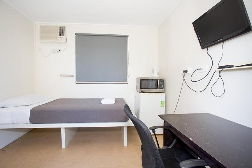 Single Room with Shared Bathroom photo 1