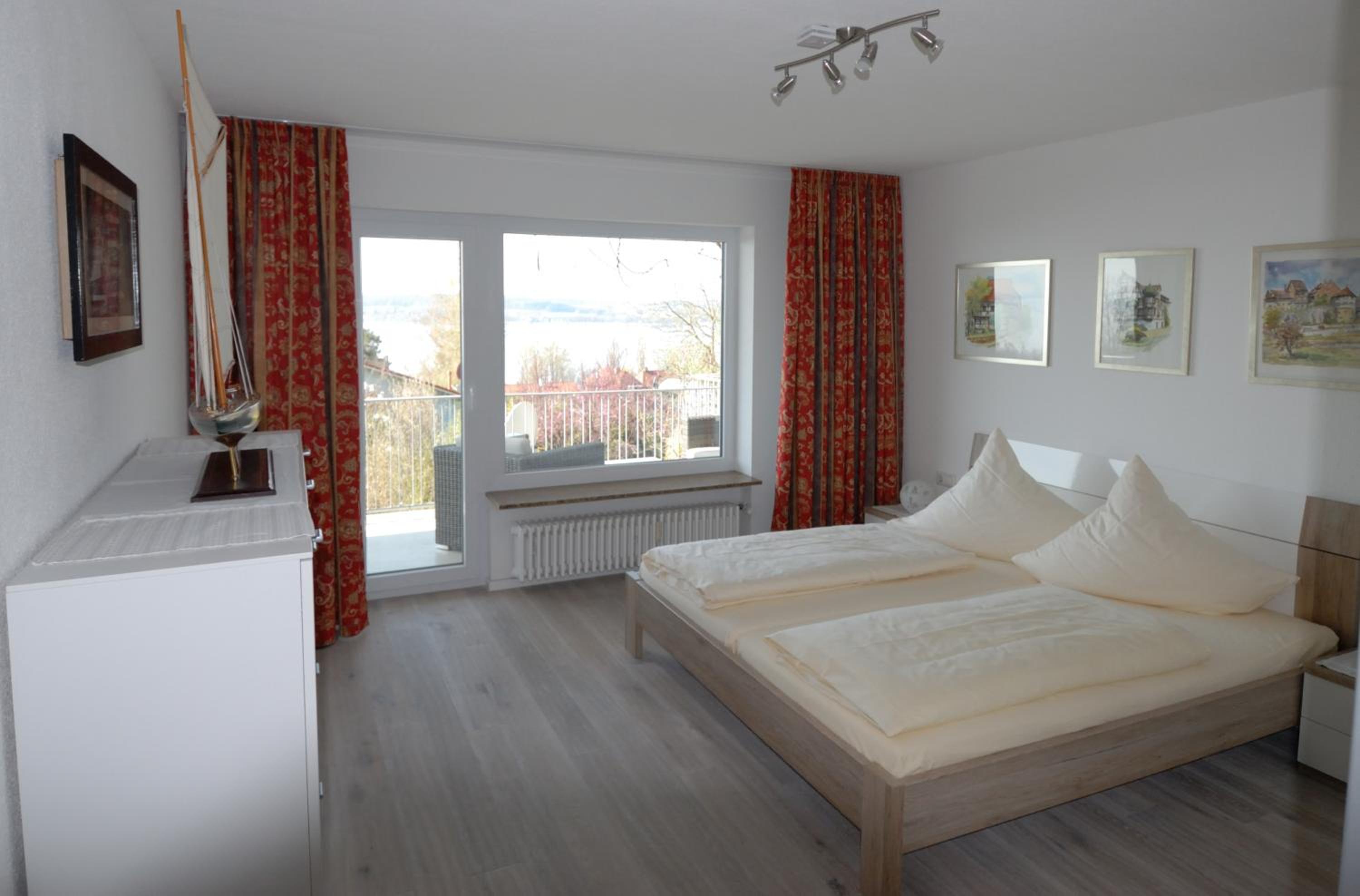 Apartment 9 with Lake View photo 1