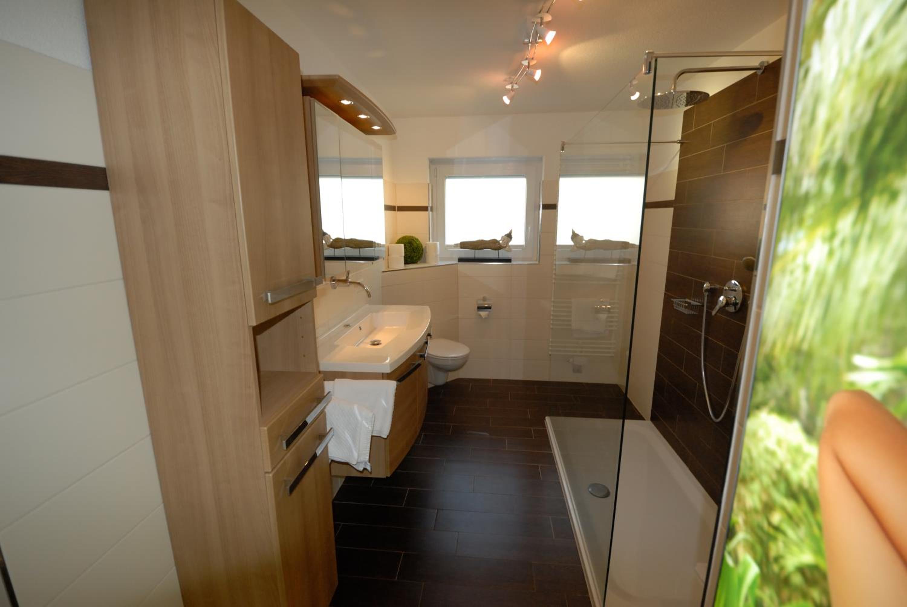 Apartment 9 with Lake View photo 3