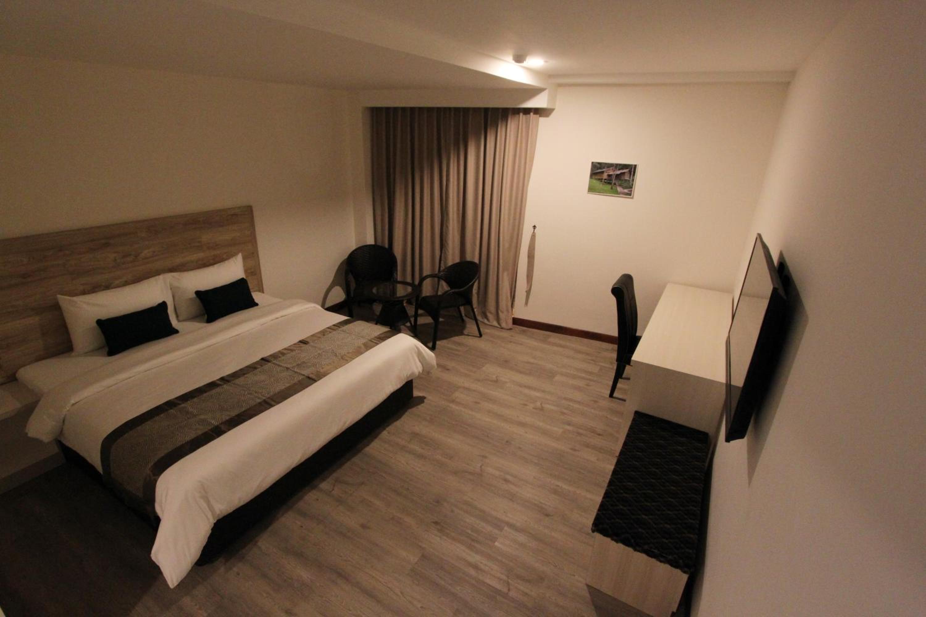 Deluxe King Room photo 2