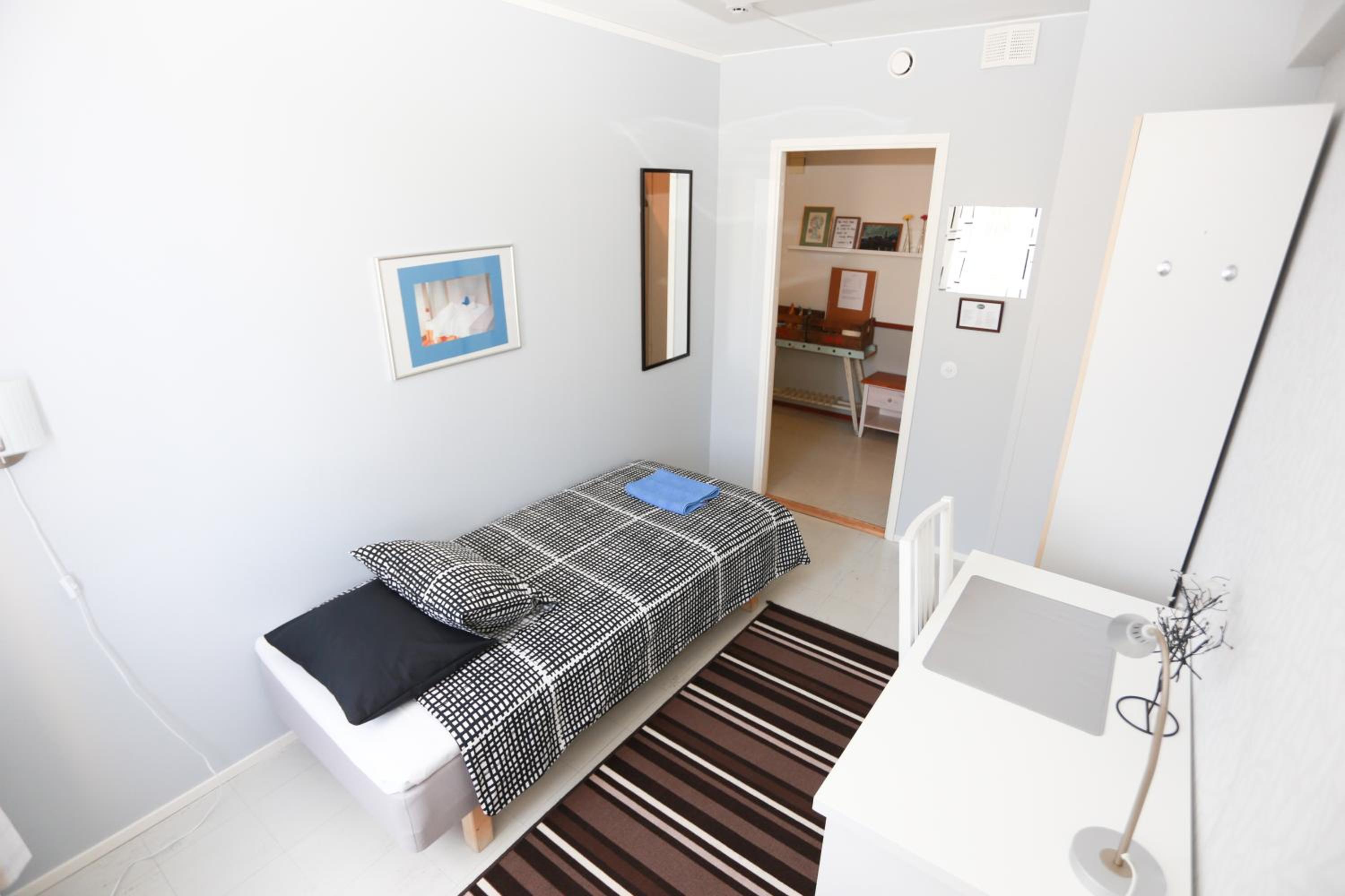 Private Single Room with Shared Bathroom photo 3