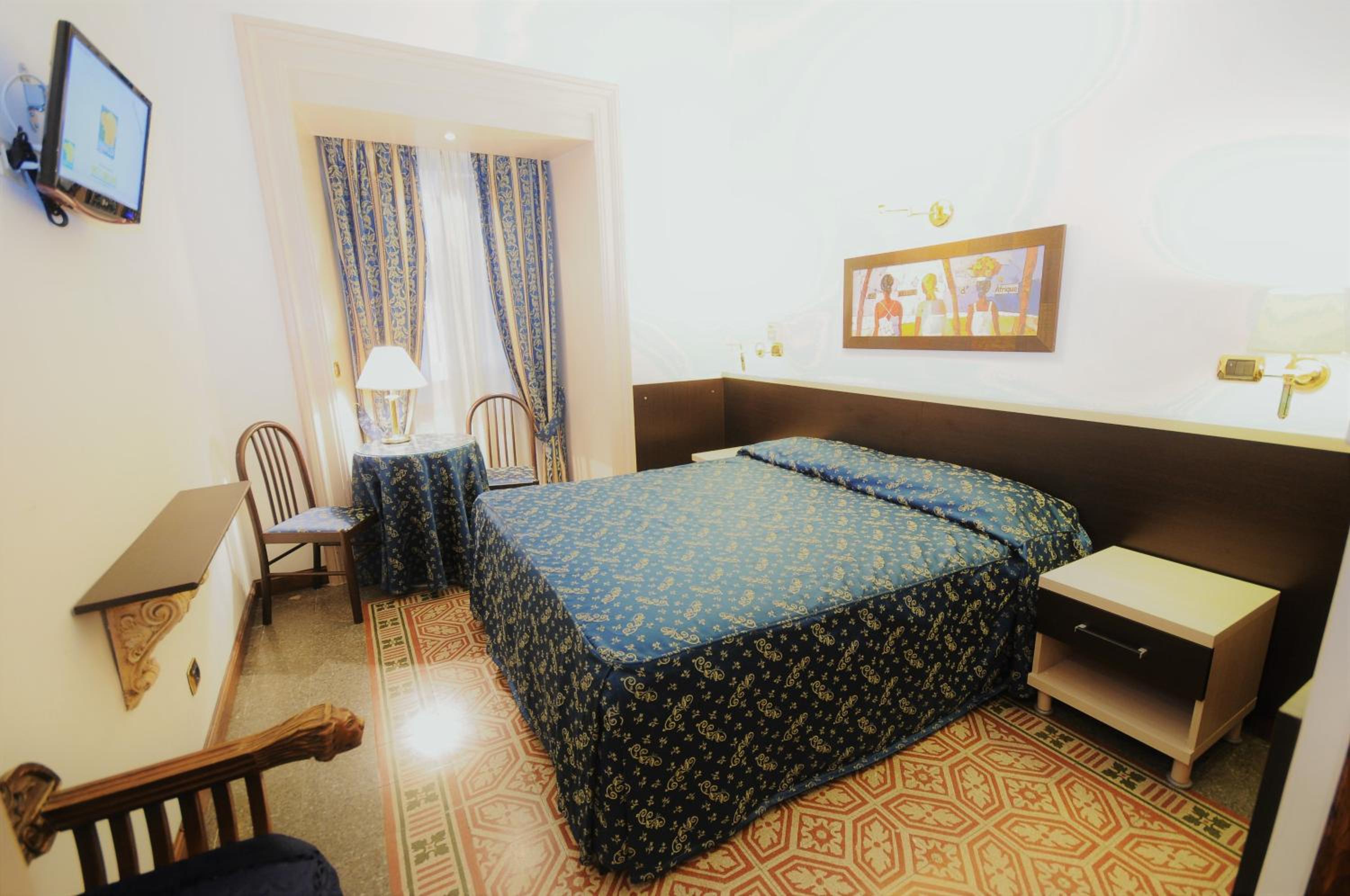 Double or Twin Room - Photo 4
