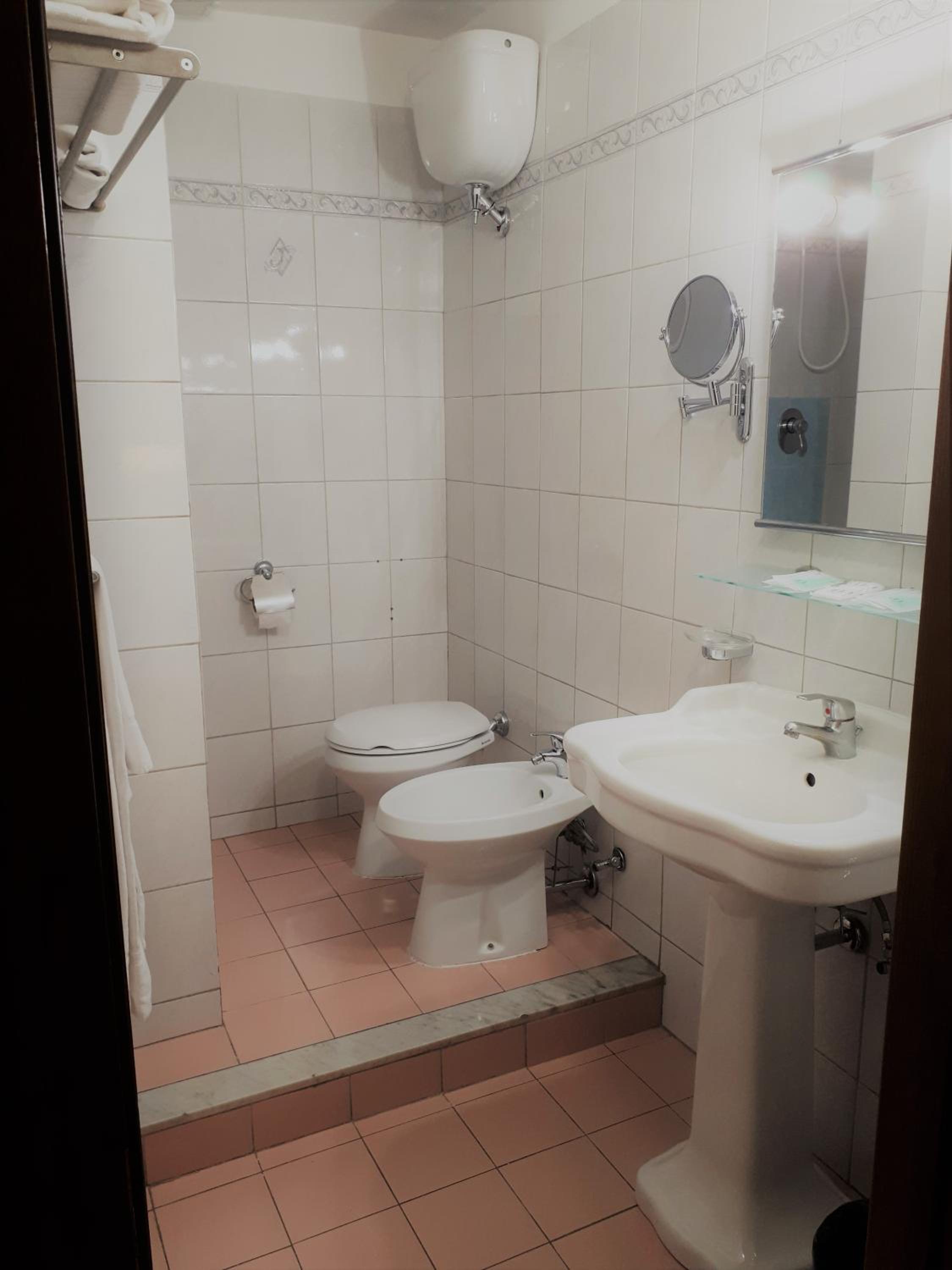 Quintuple Room (5 Adults) - Photo 6