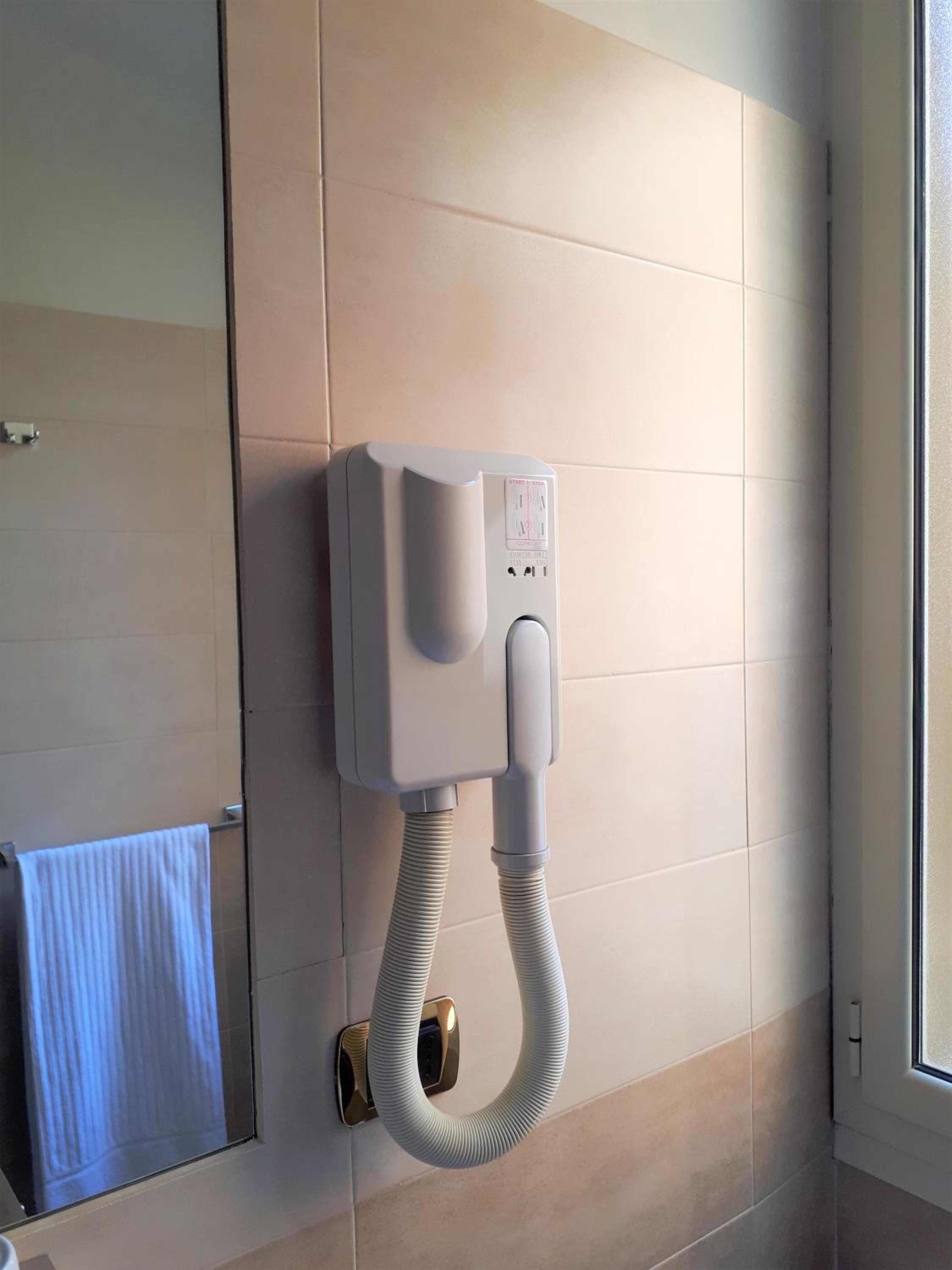 Double or Twin Room - Photo 8