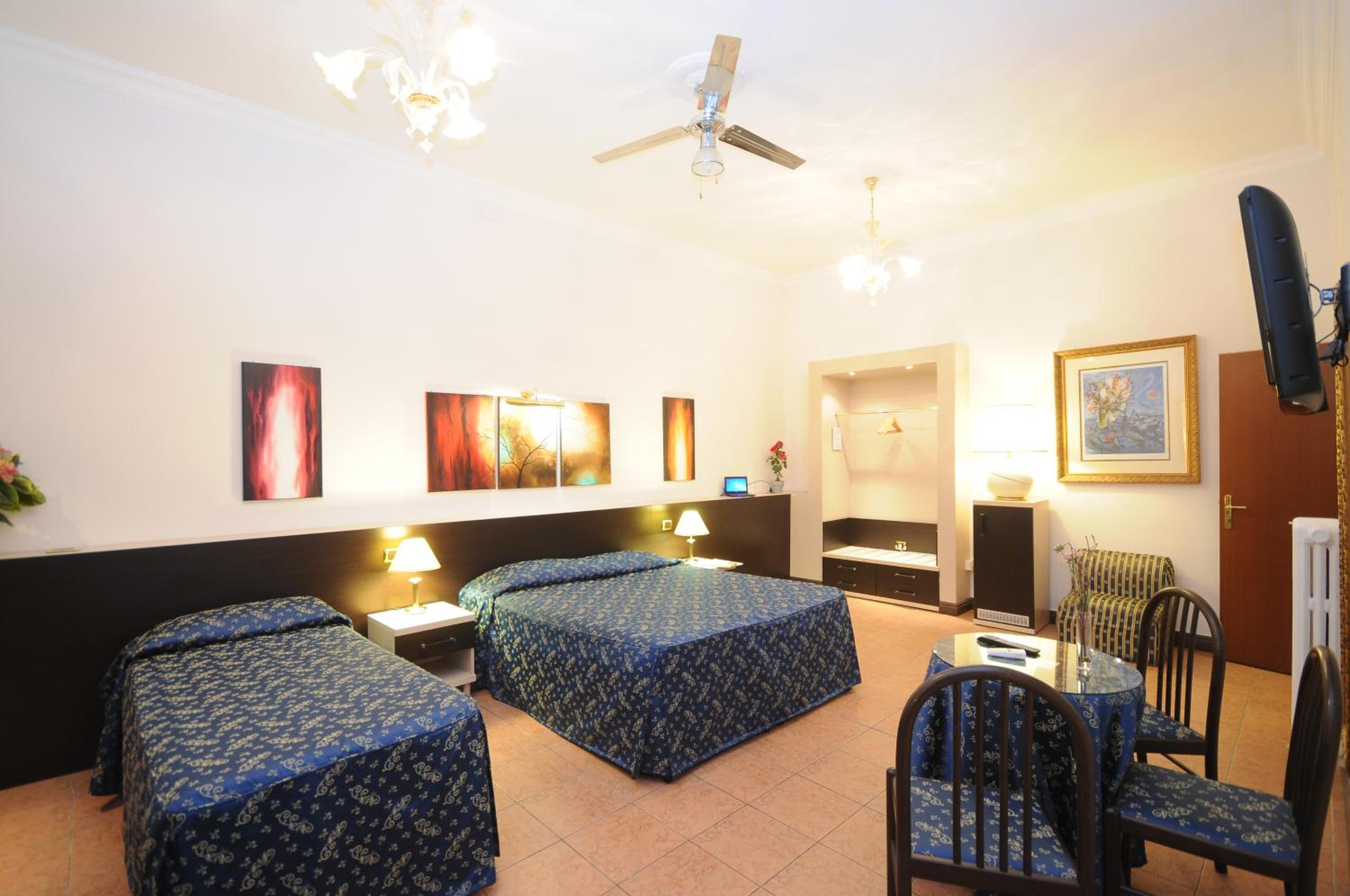 Quintuple Room (5 Adults) - Photo 9