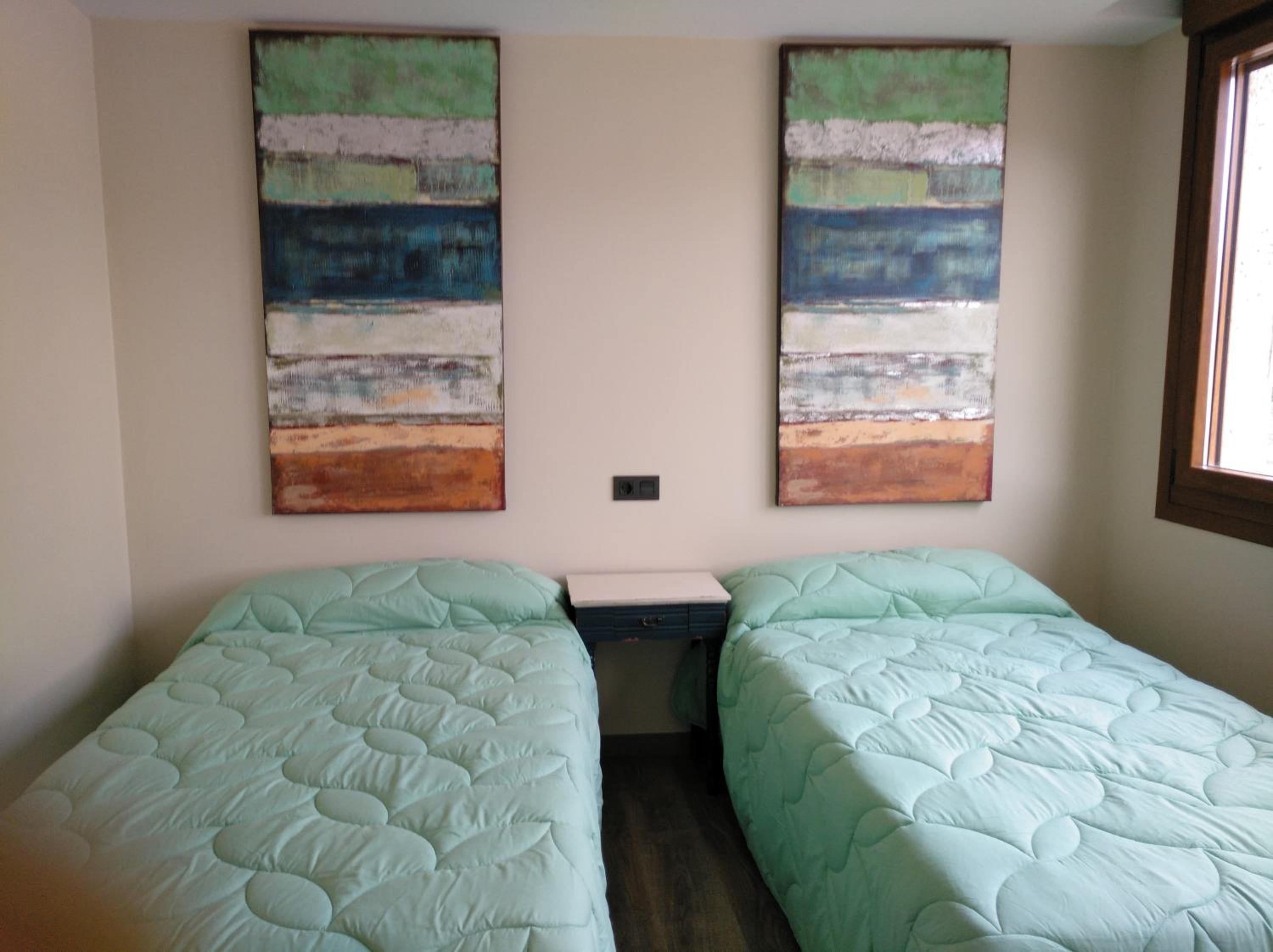Quadruple Room with Private Bathroom - Photo 19