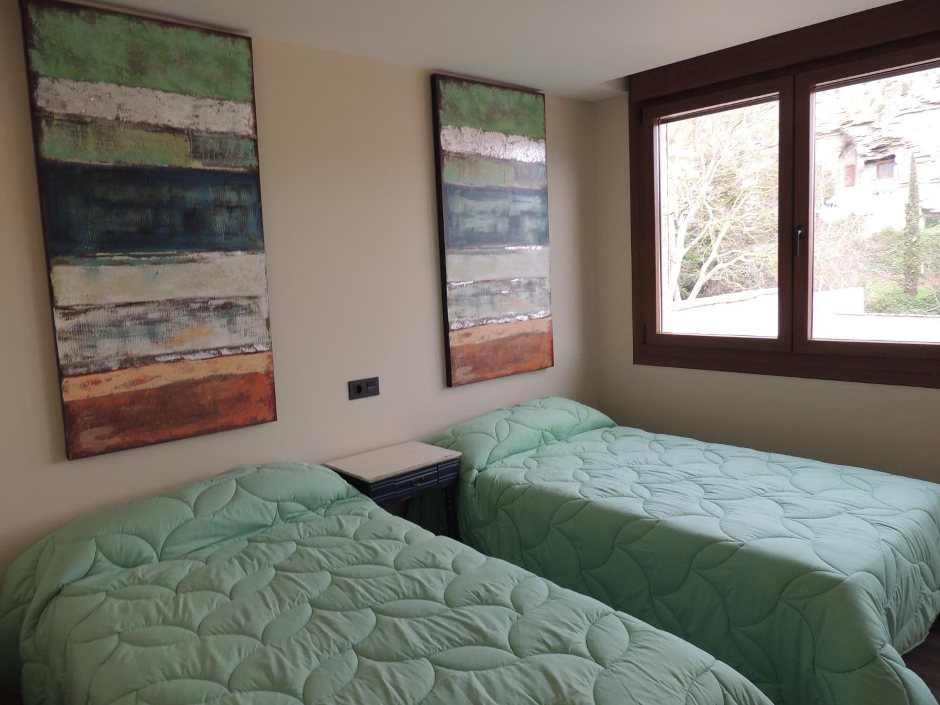 Quadruple Room with Private Bathroom - Photo 25