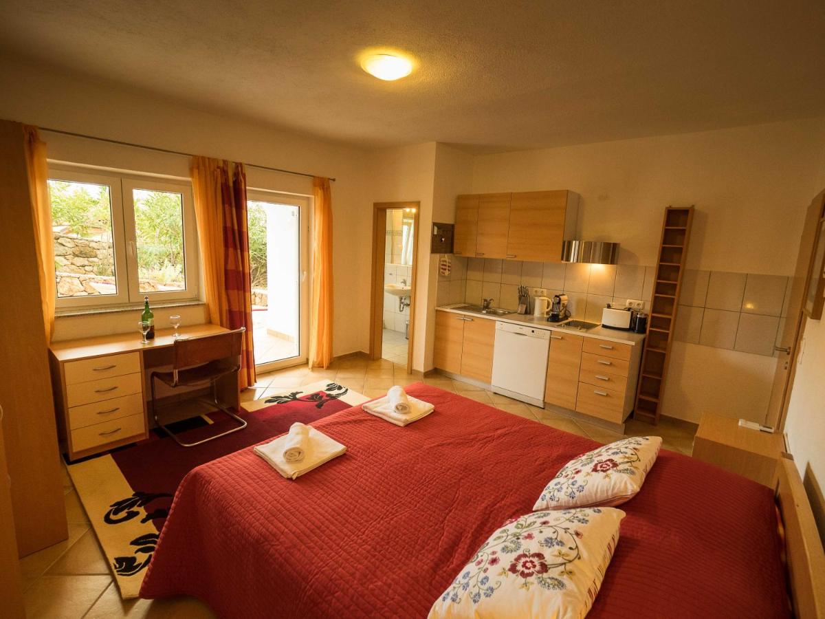 Studio Apartment photo 1