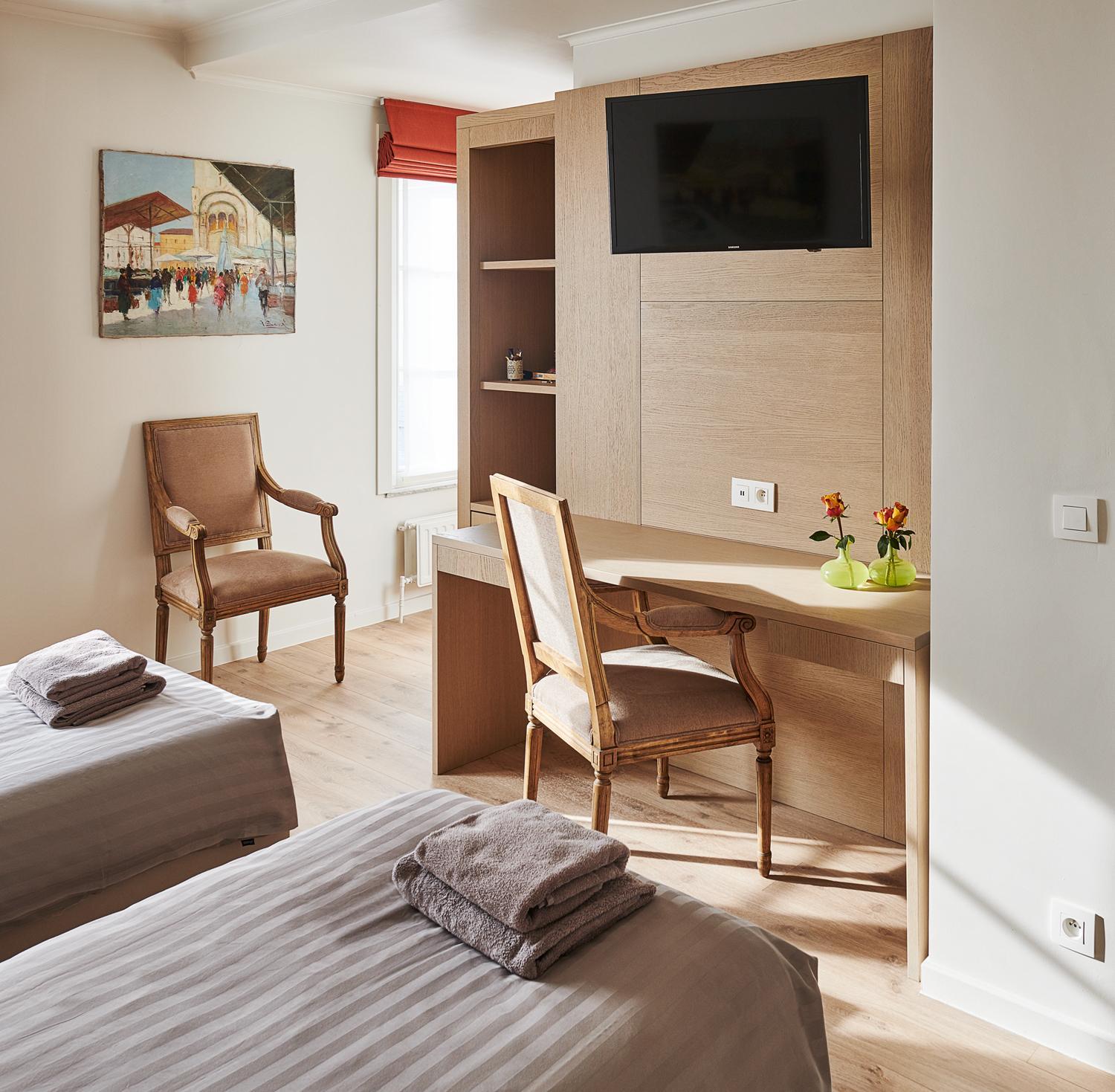 Standard King Room photo 3
