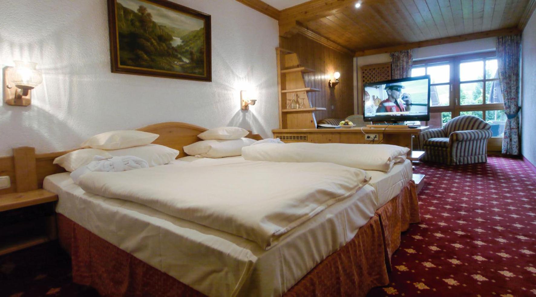 Double Room with Balcony (2 Adults + 1 Child) photo 1