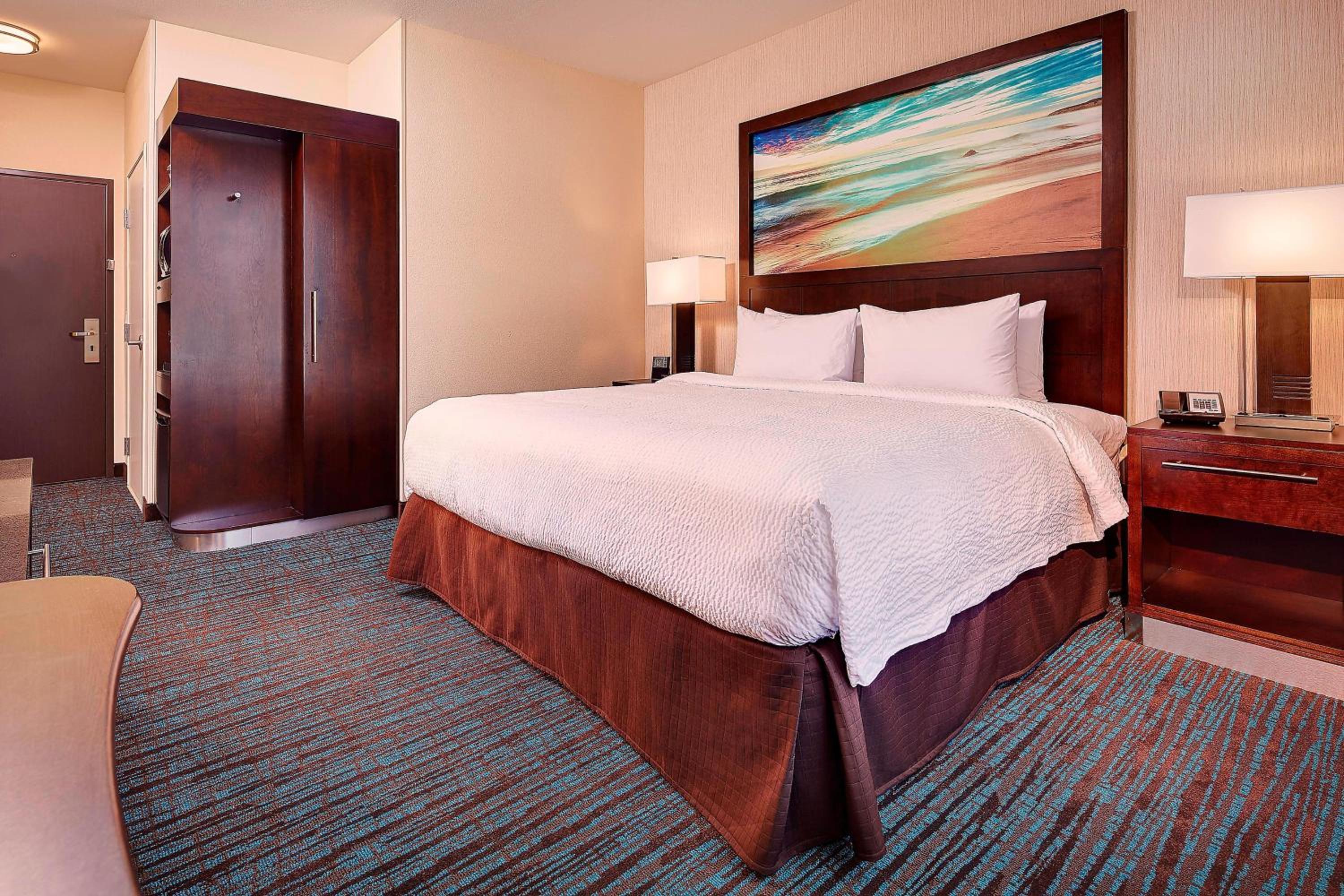 King Room with Roll-In Shower - Mobility Access/Hearing Accessible