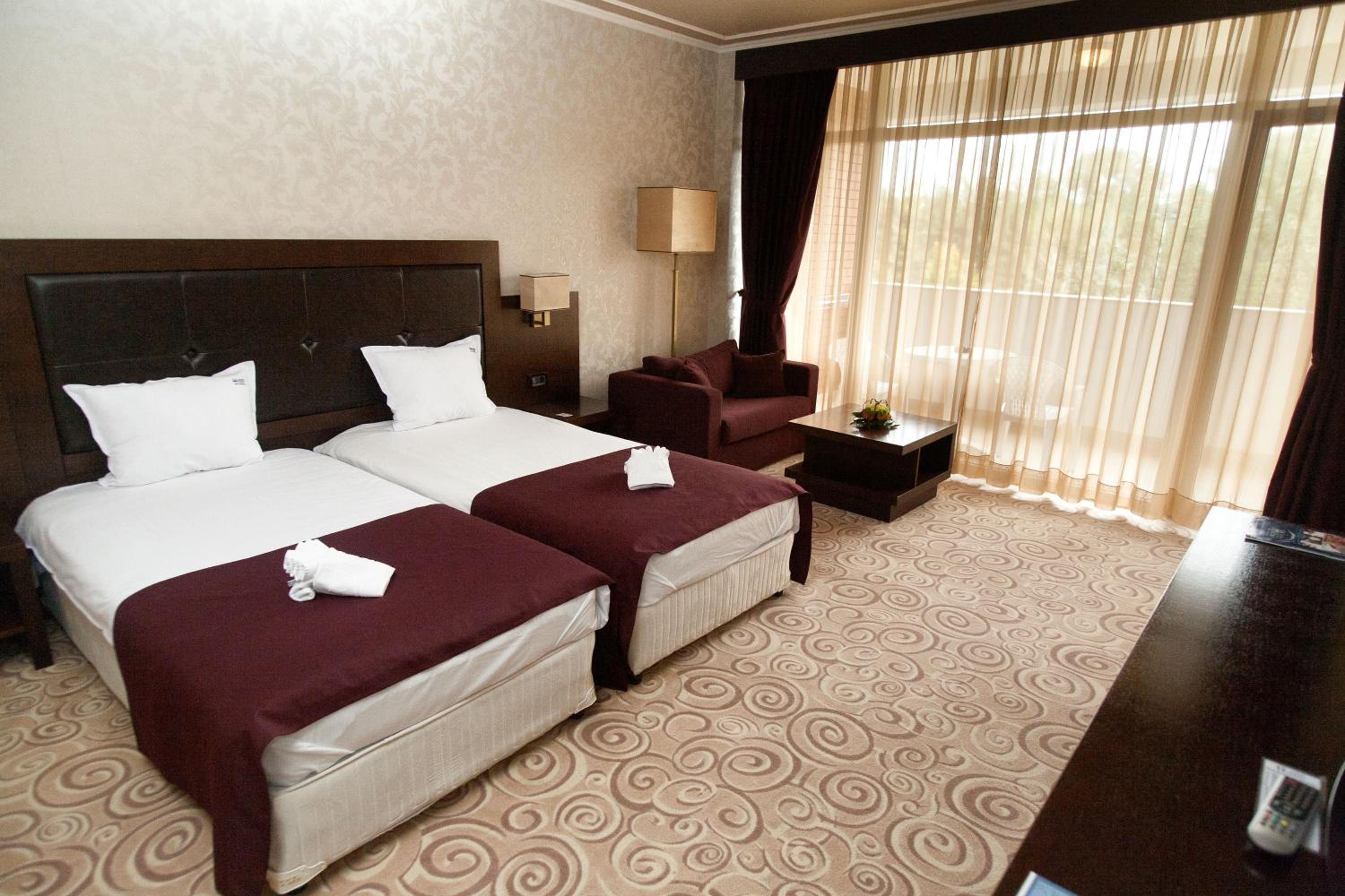 Deluxe Double Room with Balcony - Photo 2