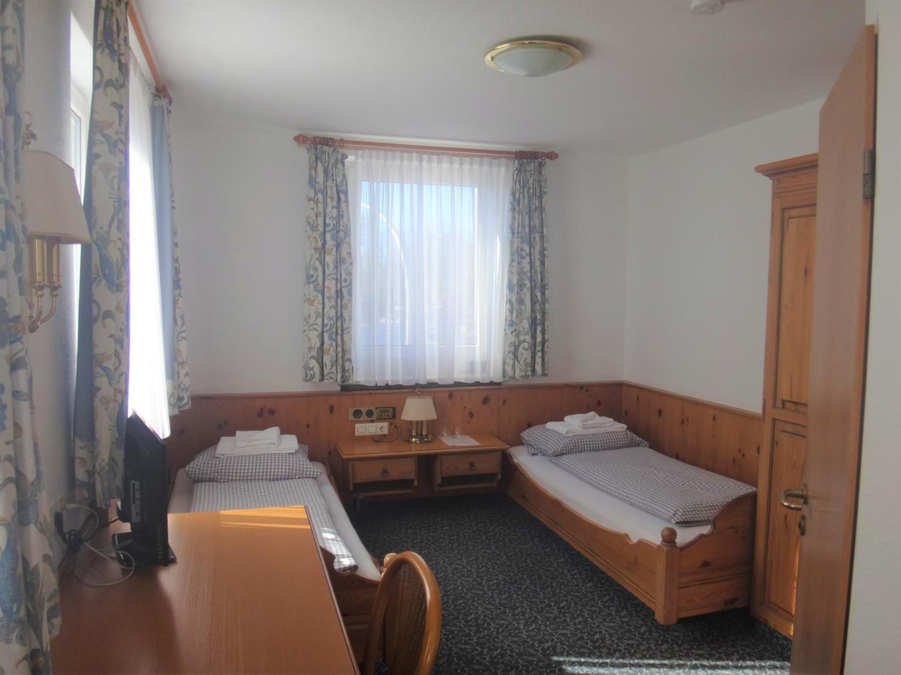 Standard Twin Room photo 2