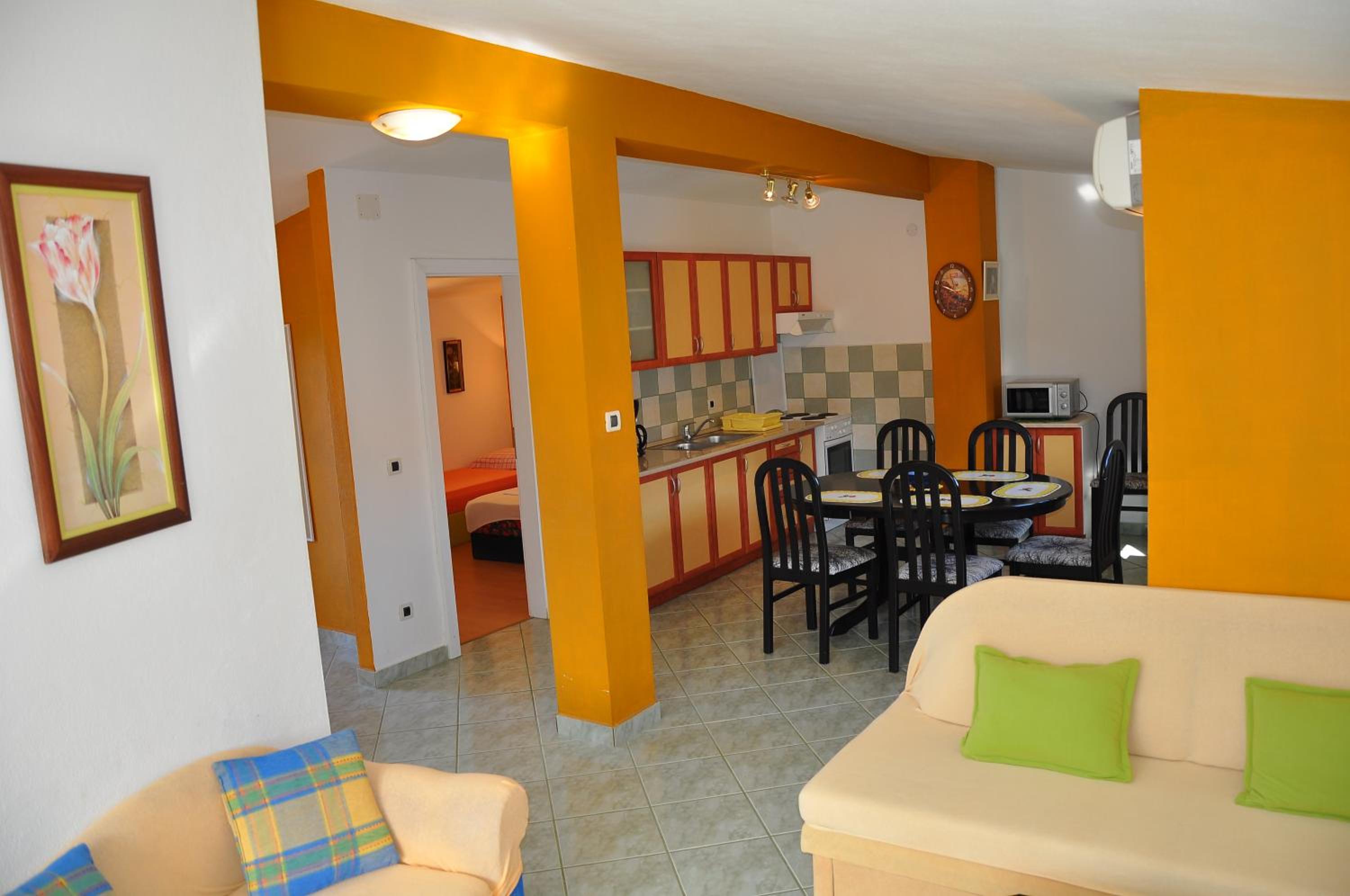 Apartment with Mountain View photo 2