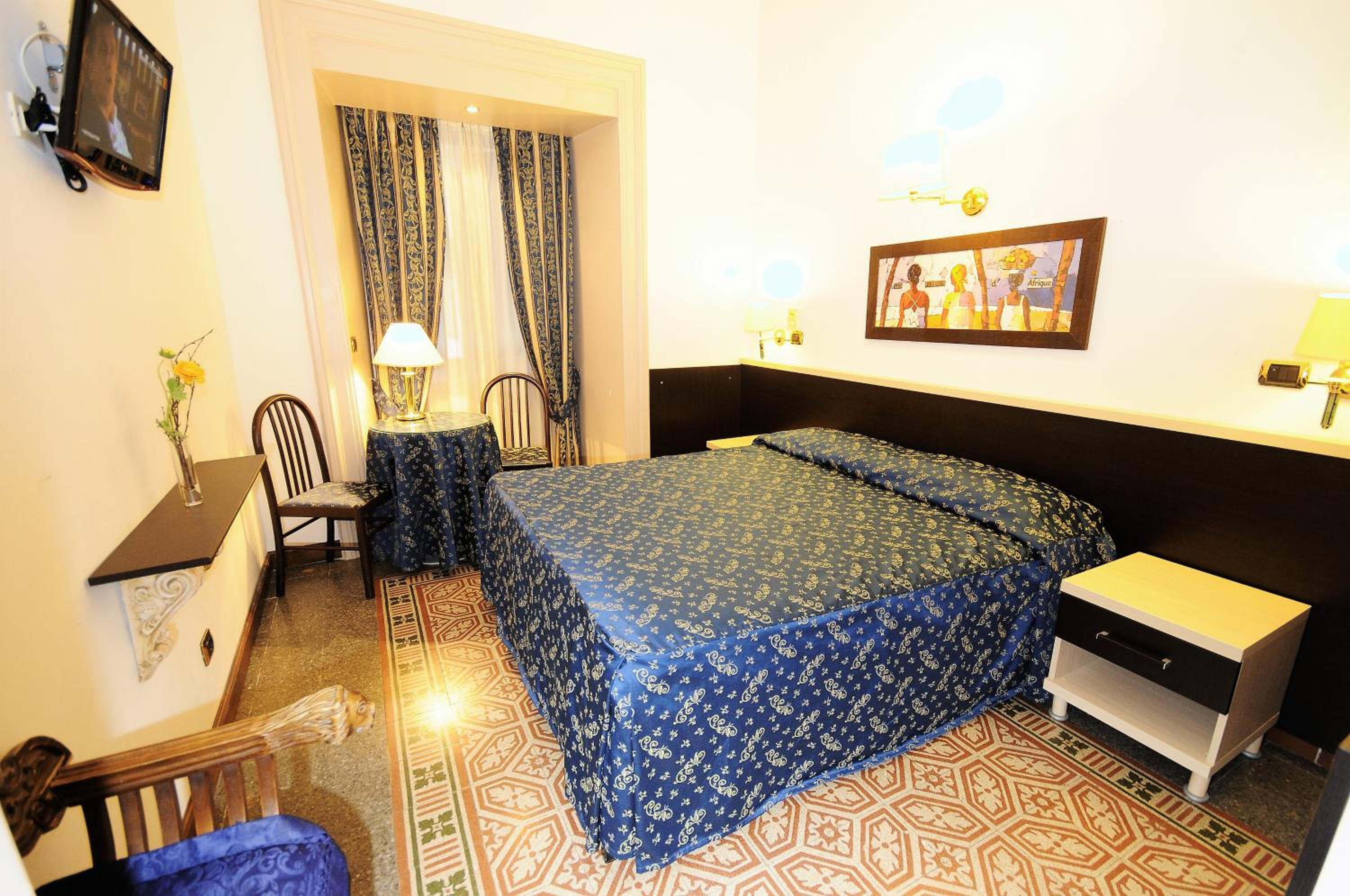 Double or Twin Room - Photo 6