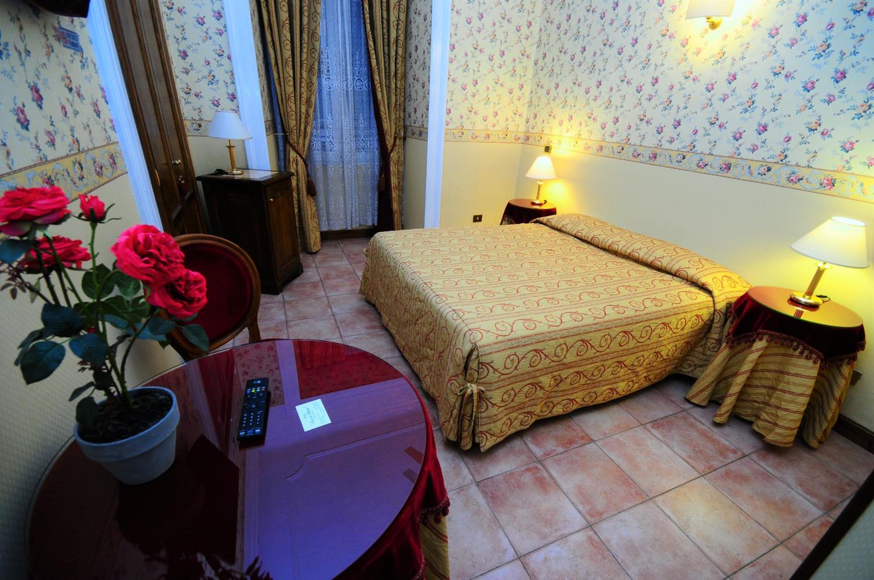 Double or Twin Room - Photo 7