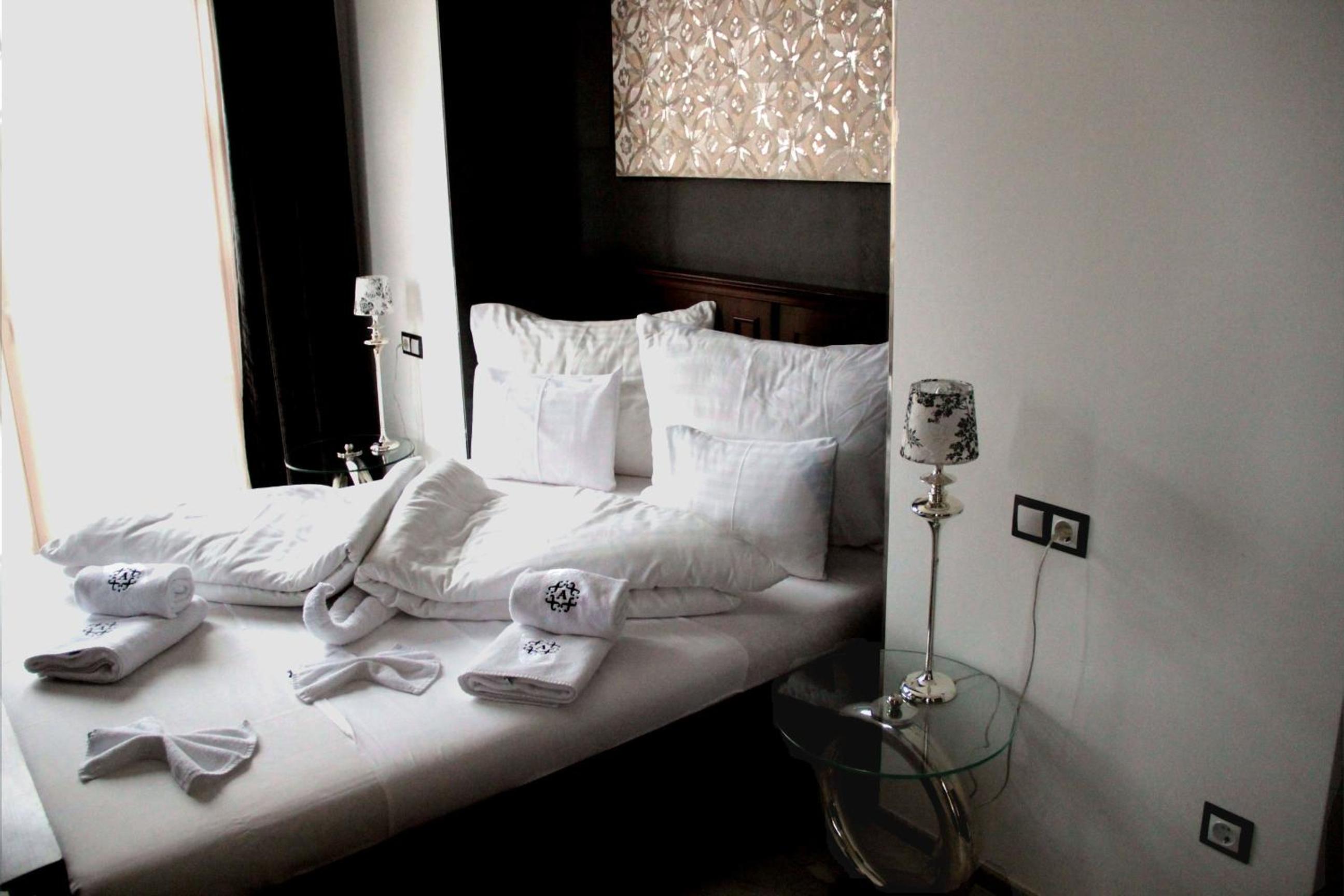 Deluxe Double Room with Jacuzzi  - Photo 2