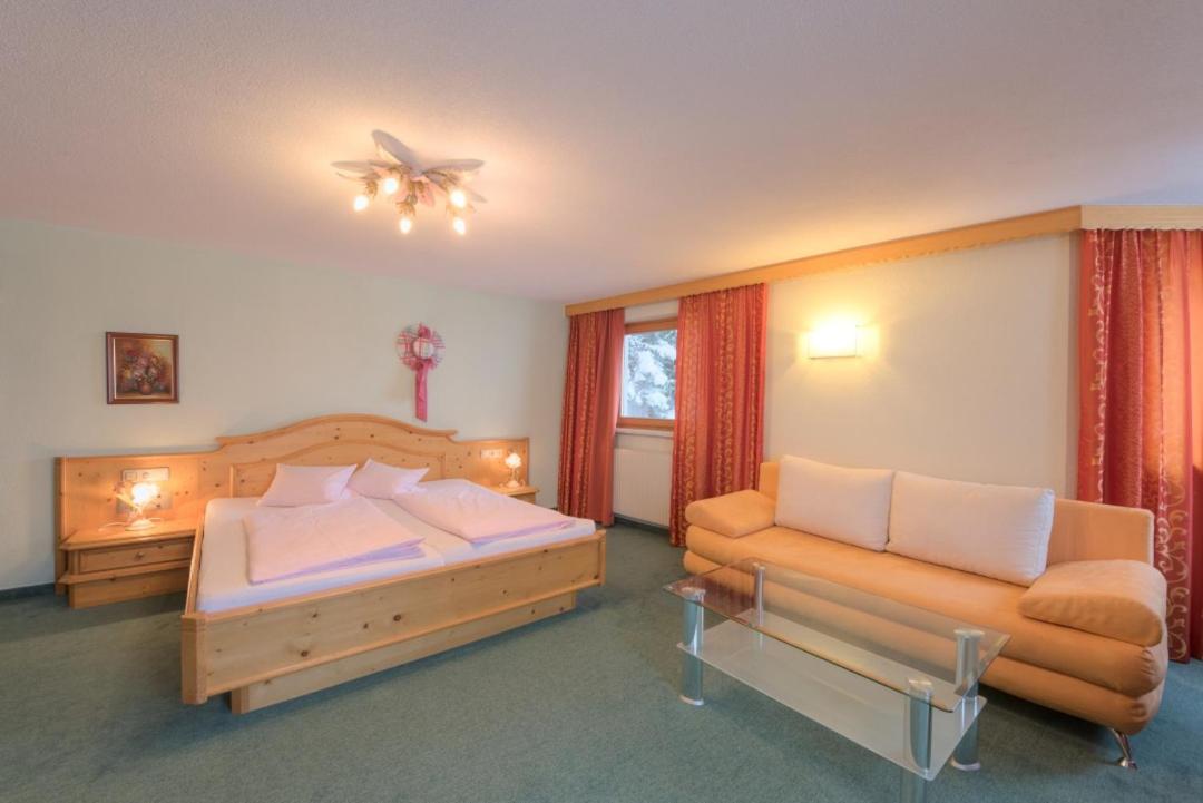 Triple Room with Balcony - Photo 1
