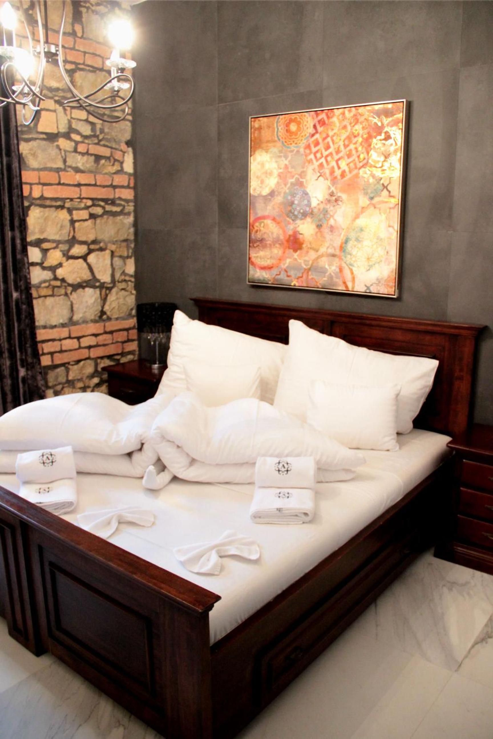 Deluxe Family Suite with Jacuzzi - Photo 11