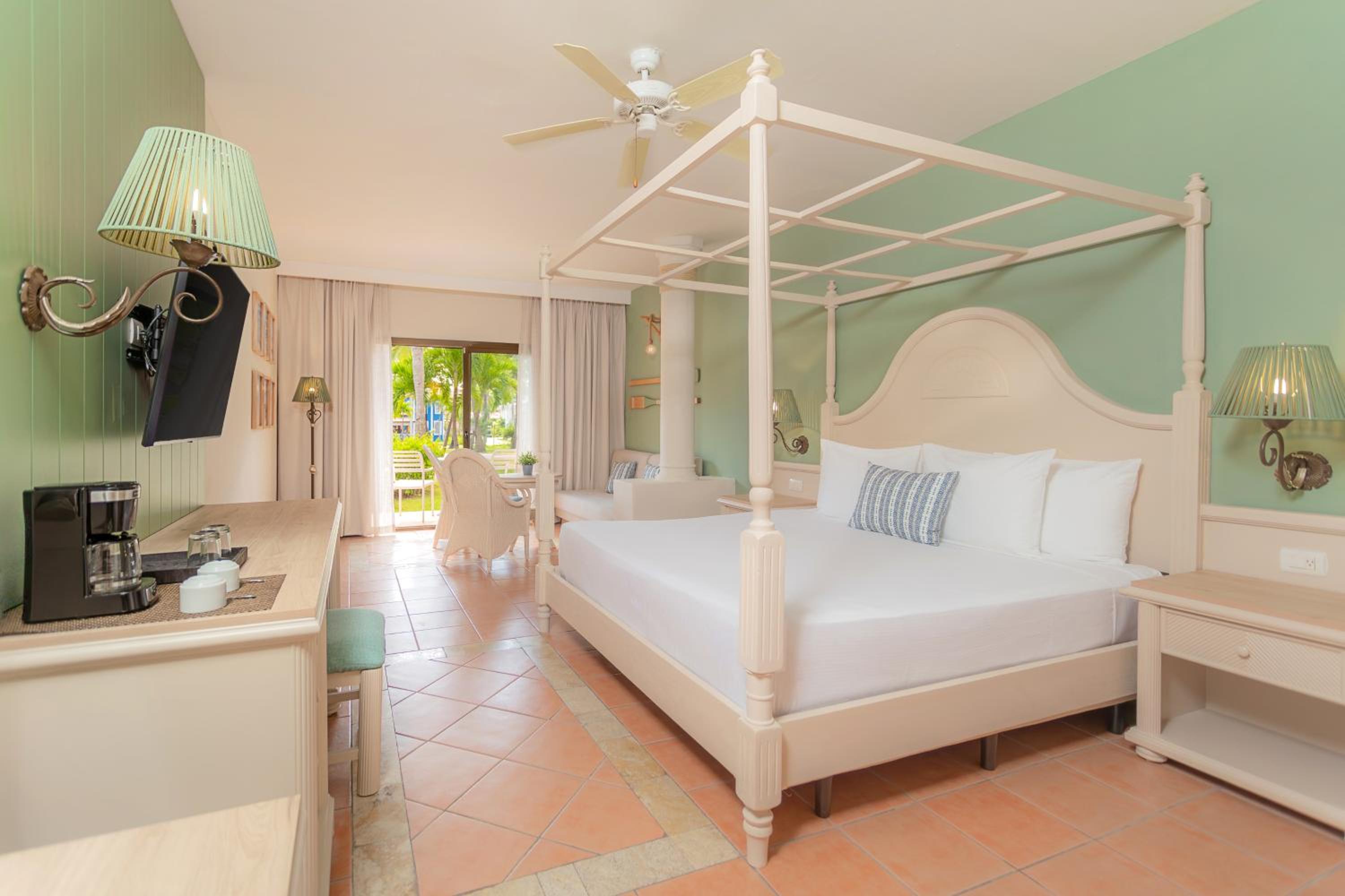 1 King Bed Deluxe Junior Suite SGL