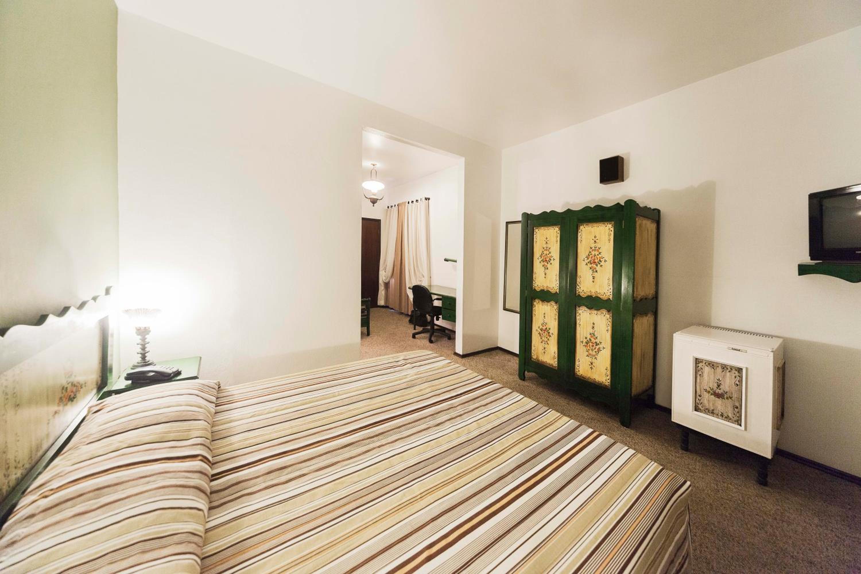 Standard Room with Double Bed photo 3