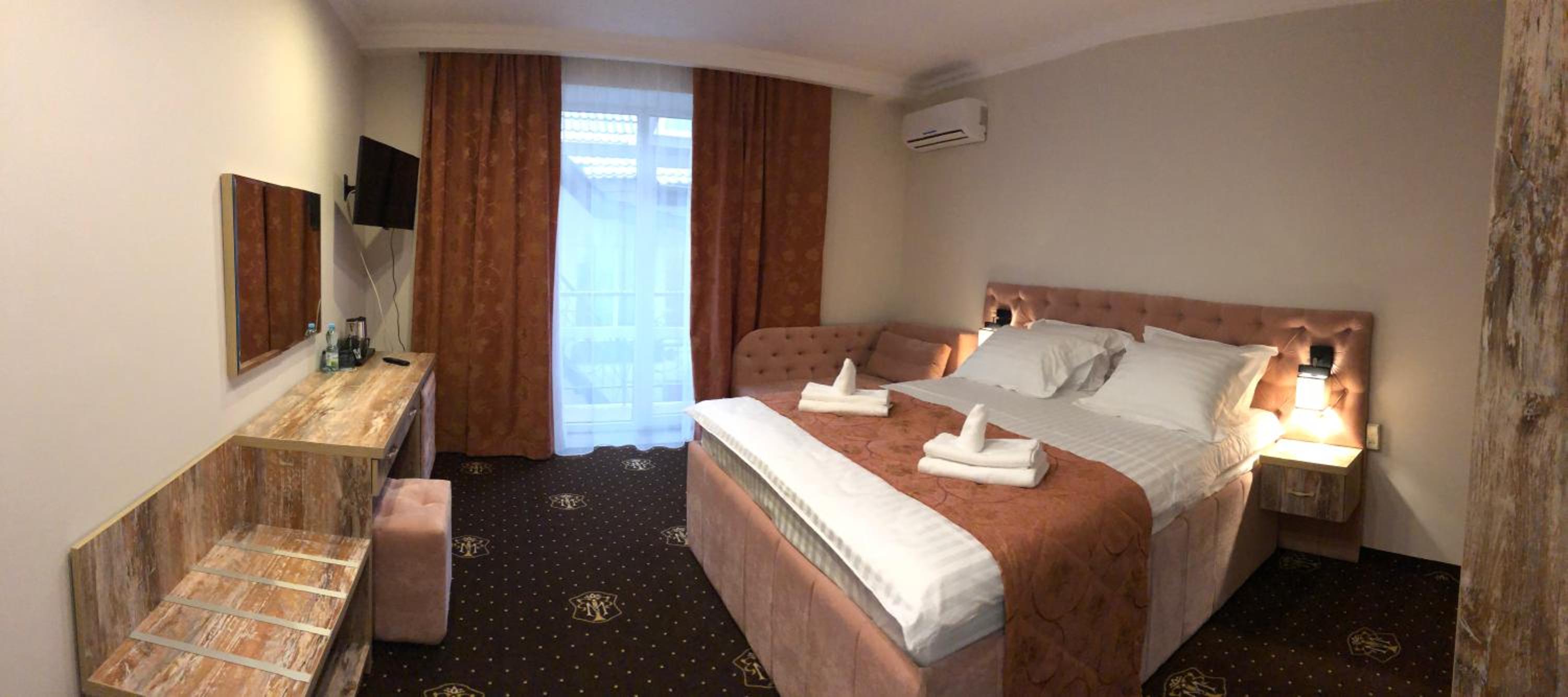 Double Room with Balcony (3 Adults) photo 1