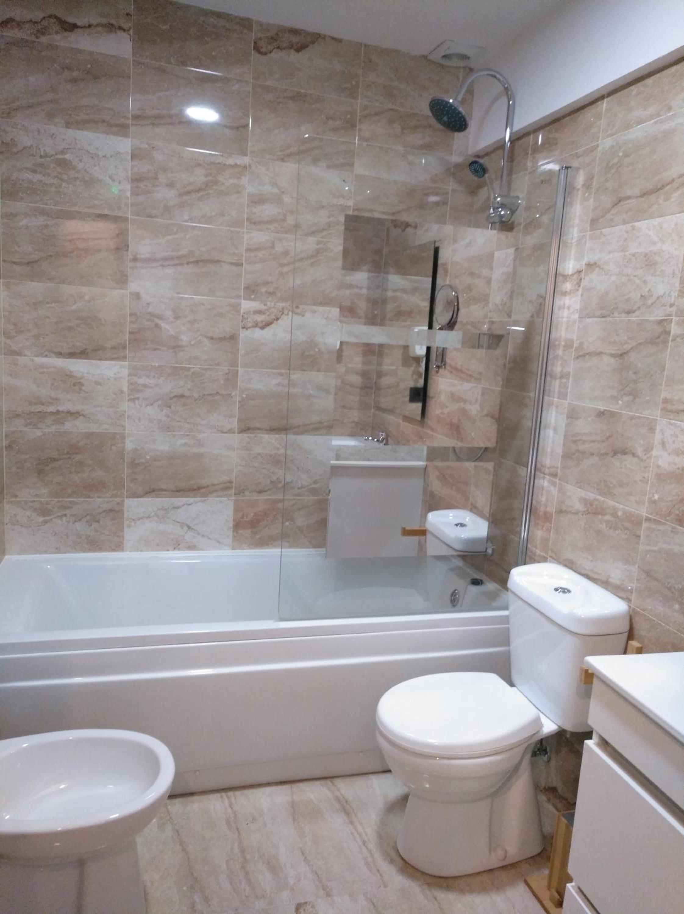 Twin Room with Private Bathroom - Photo 3