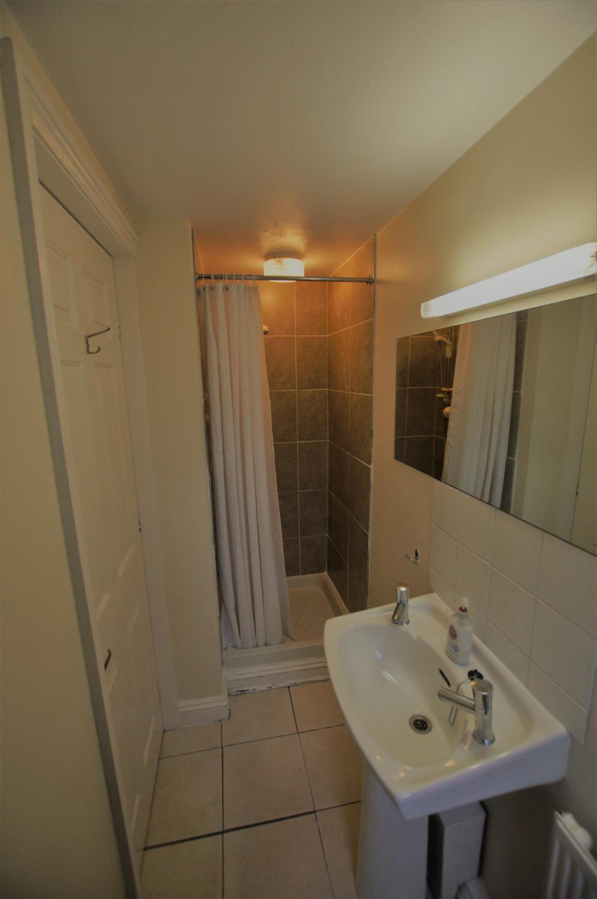 Double Room - Photo 5