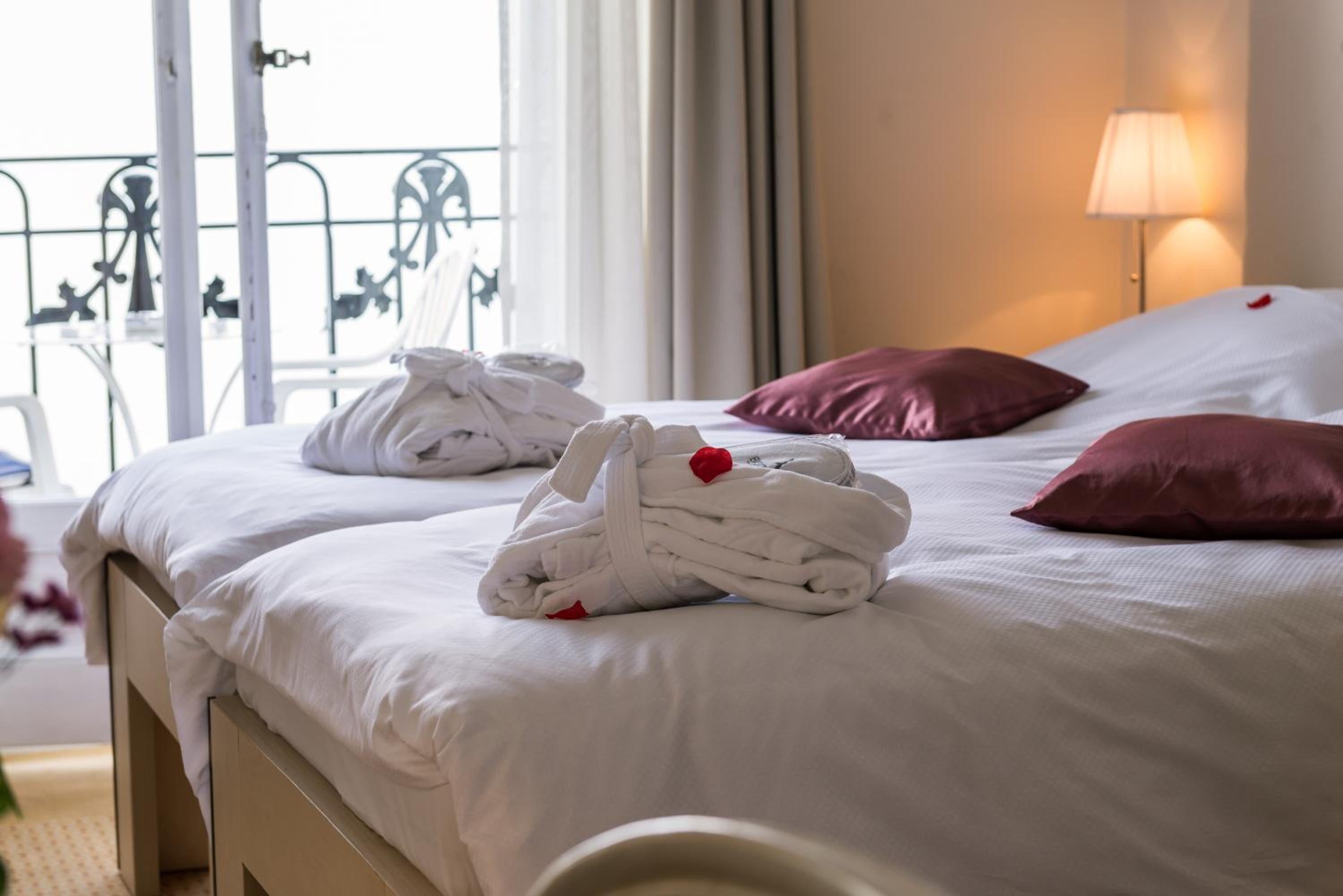 Deluxe Double Room with Balcony and Lake View - Photo 2