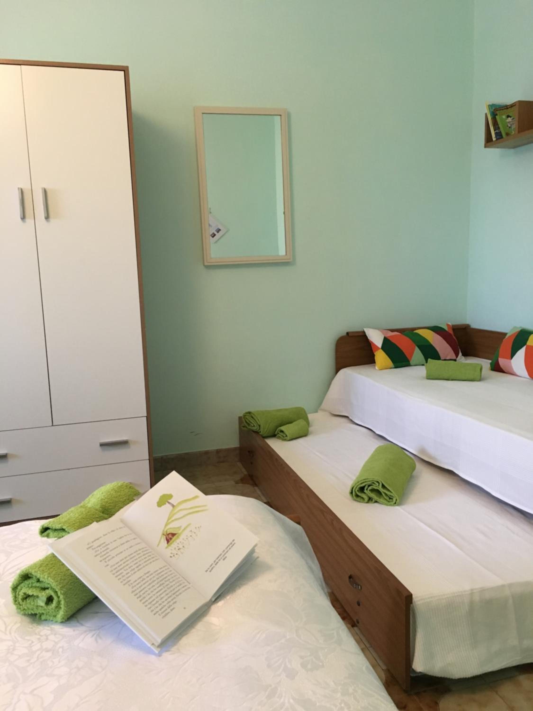 Double or Twin Room with Private Bathroom - Photo 22