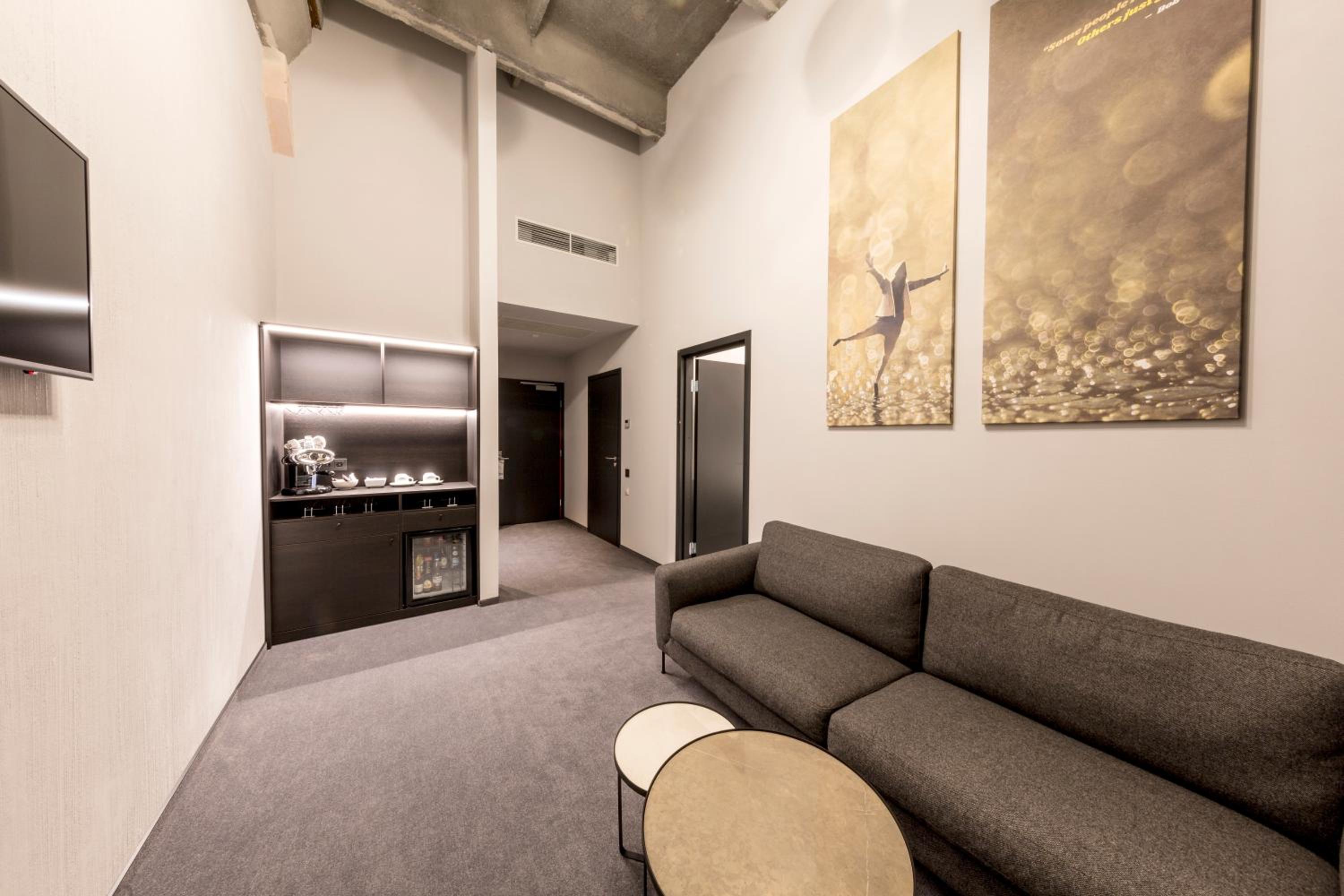 One-Bedroom Suite - Photo 19