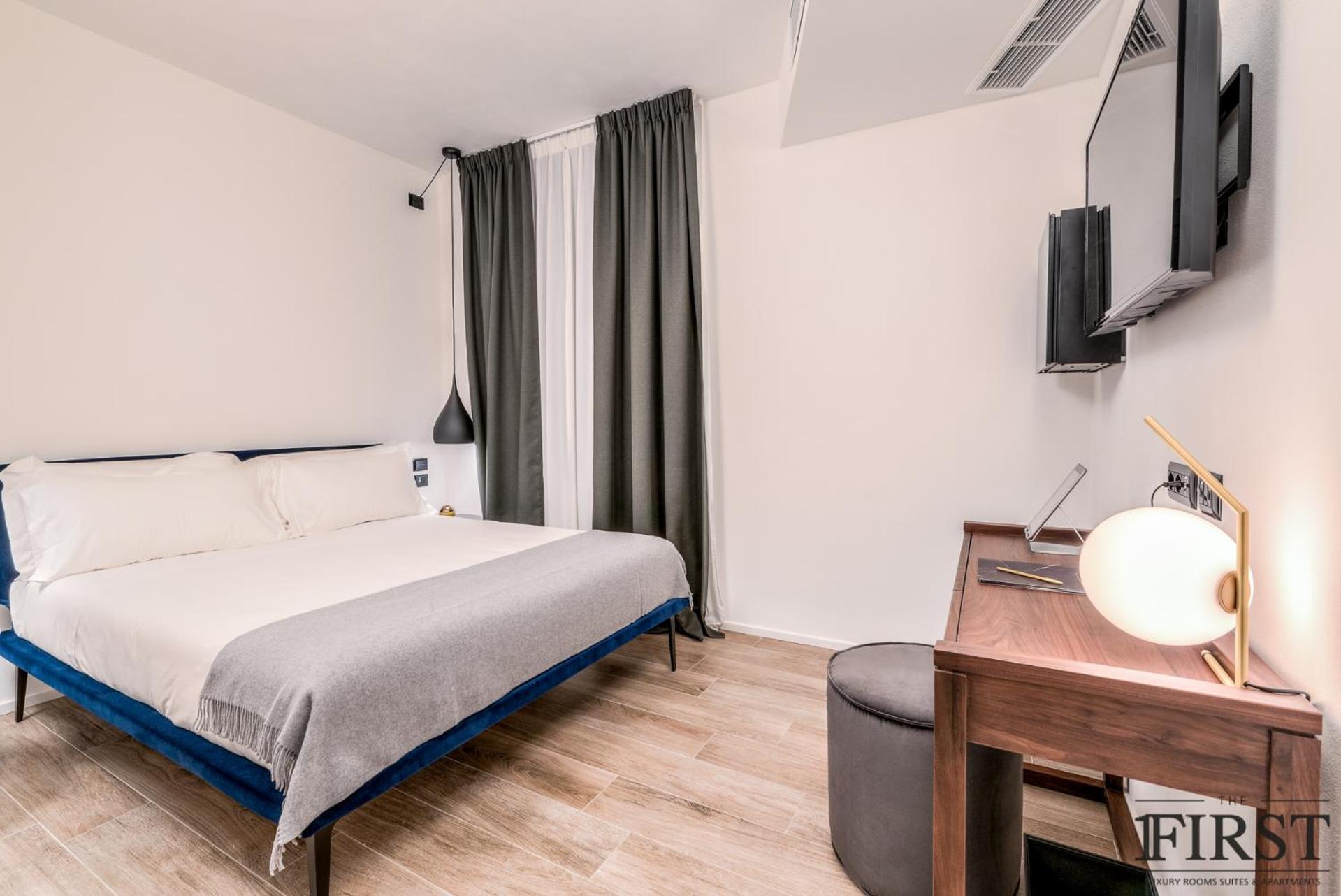 Deluxe Double Room with Internal View