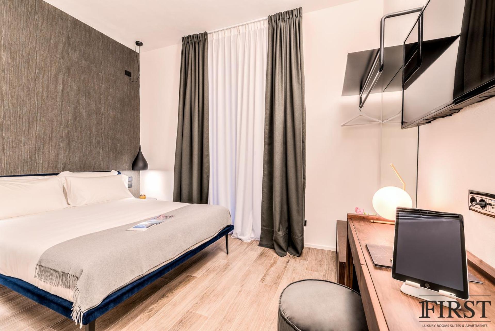 Deluxe Double Room with City View and Balcony