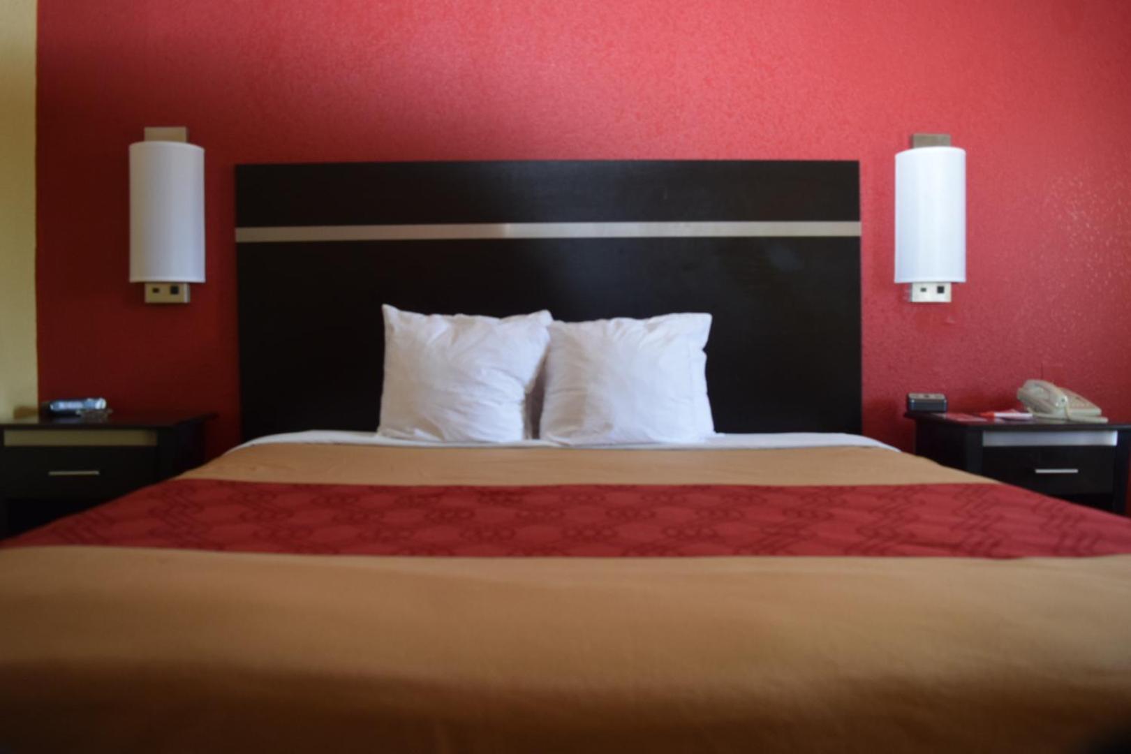 King Room - Non-Smoking - Photo 1