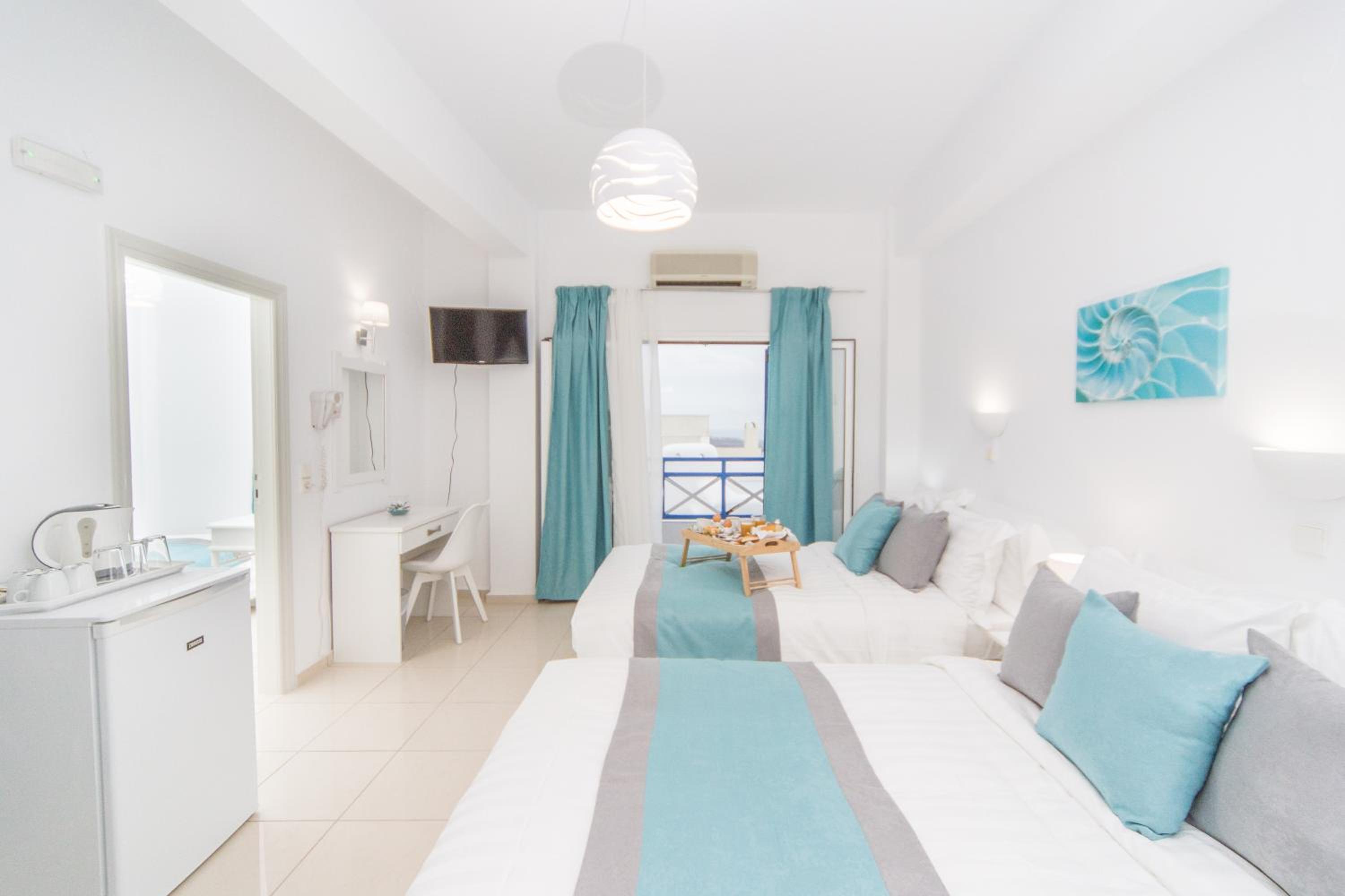 Family Room with Sea Side View - Photo 2