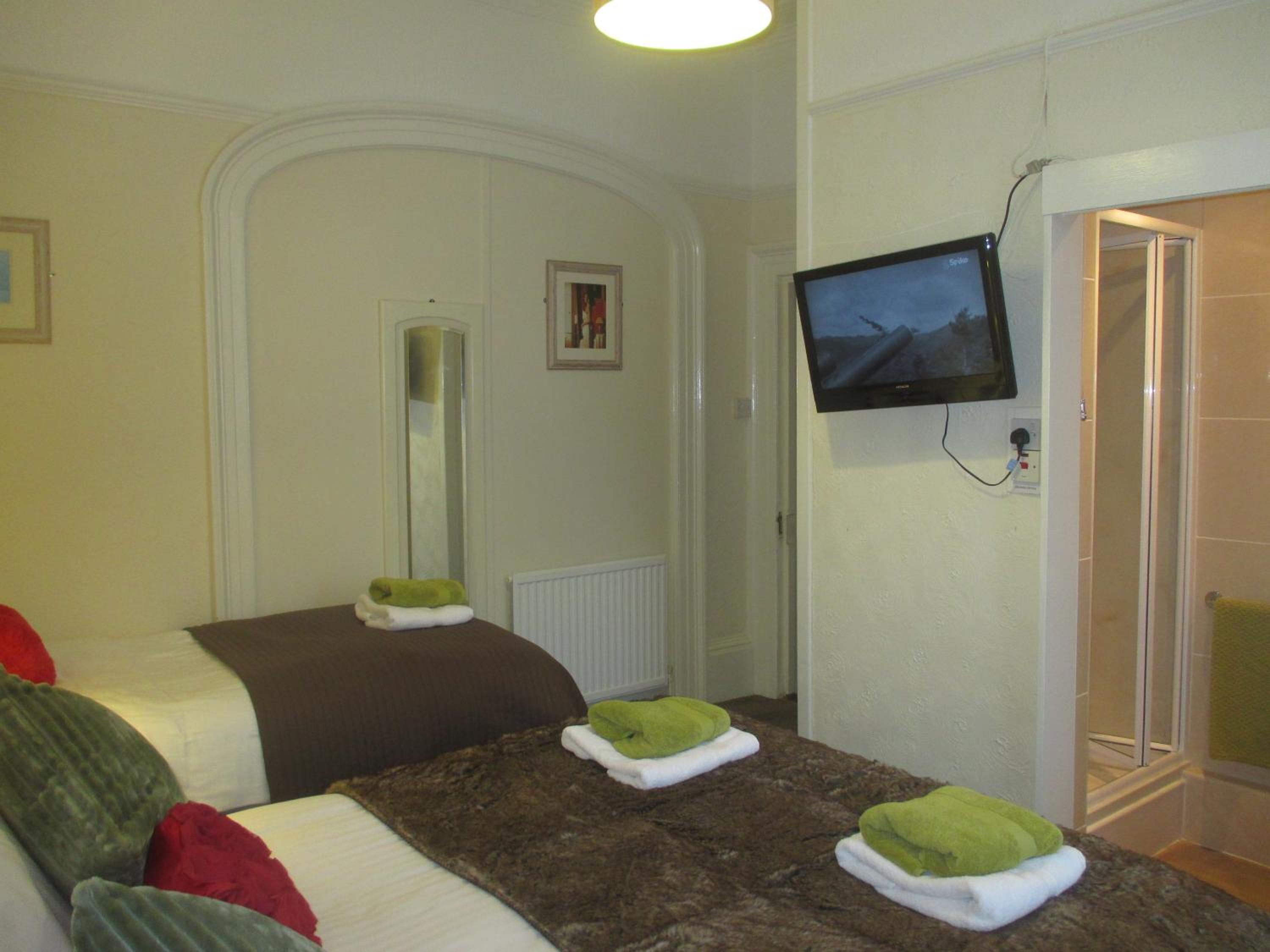 Family En-Suite Room with Shower  photo 2