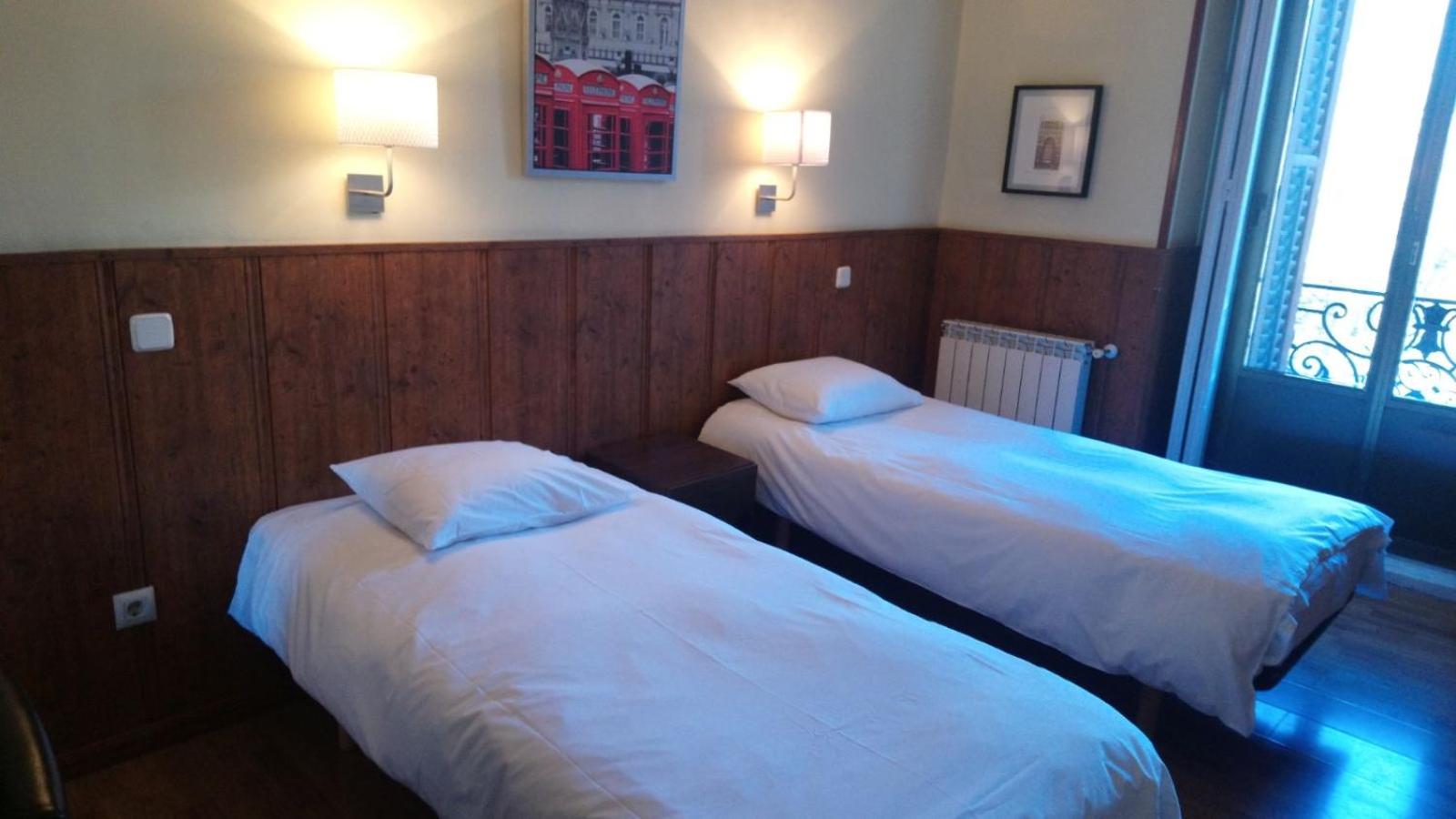 Twin Room - Photo 2
