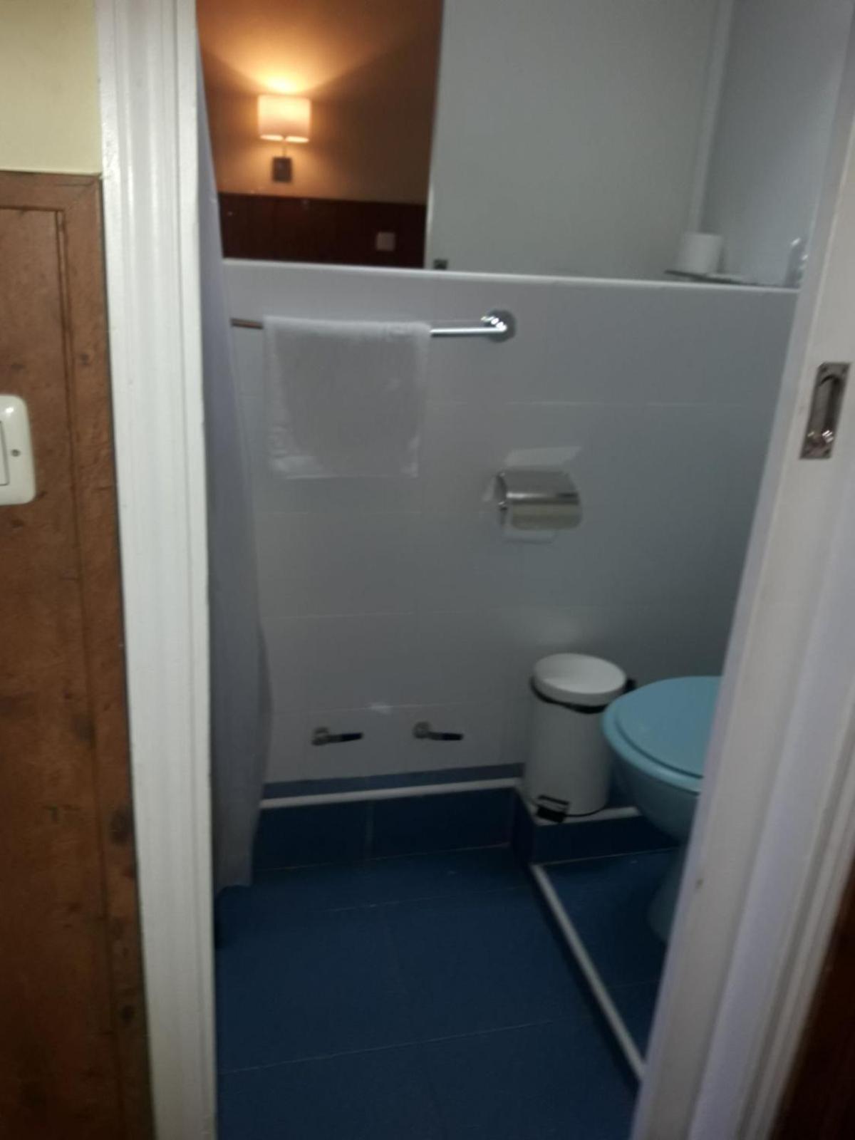 Twin Room - Photo 6