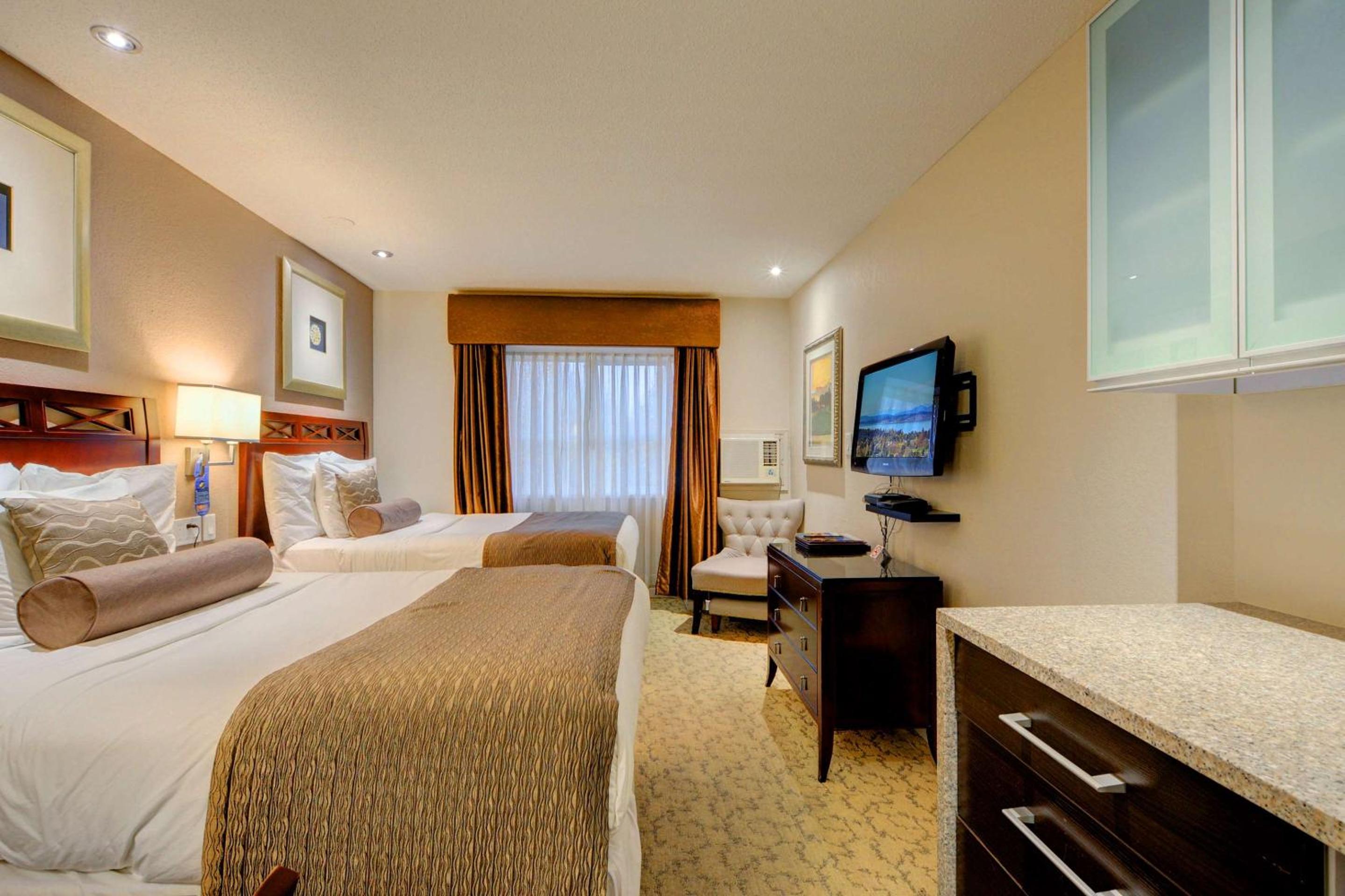 Standard Double Room with Two Double Beds - Photo 1
