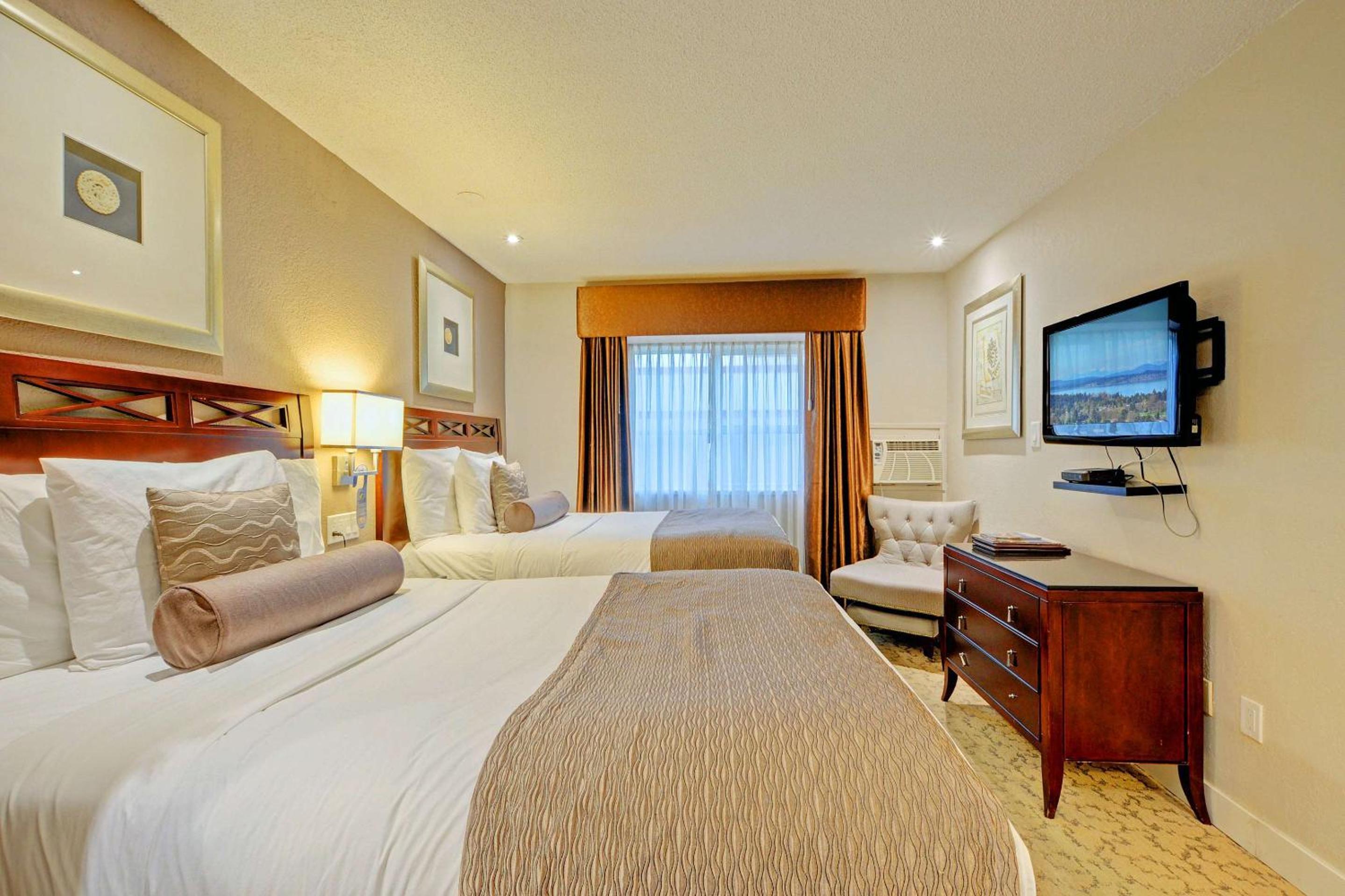 Studio Room with Two Double Beds & Kitchenette - Photo 4